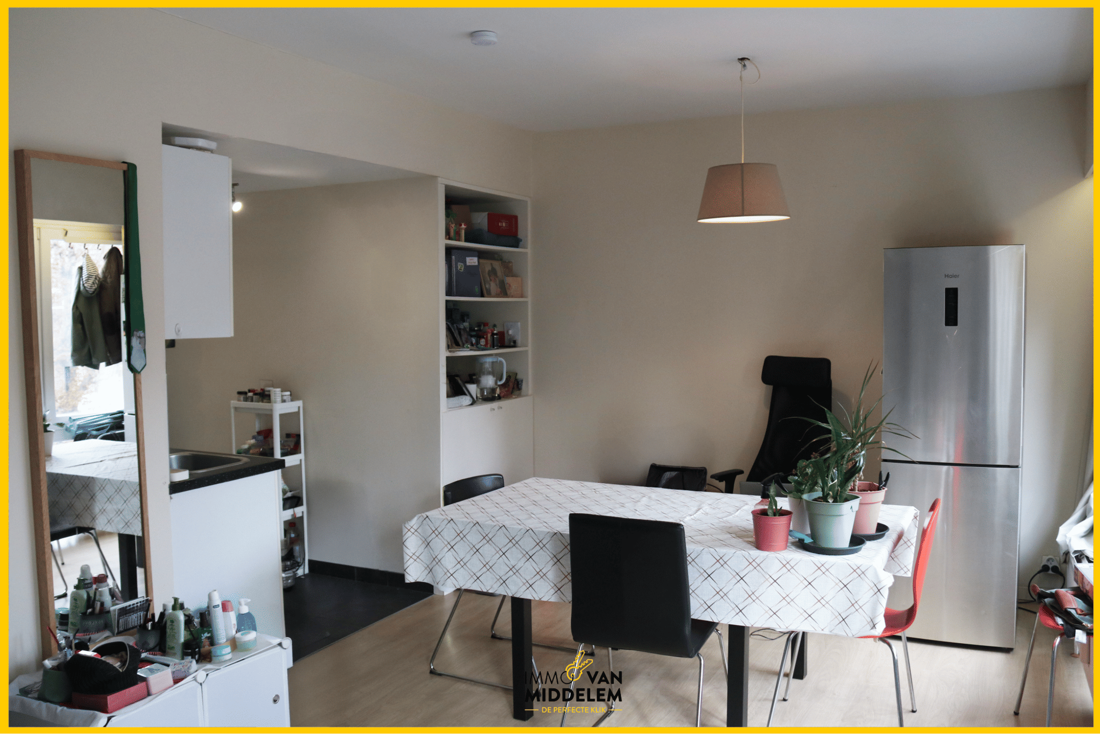 UITSTEKEND GELEGEN STUDIO TE CENTRUM BRUSSEL foto {{pictureIndex}}