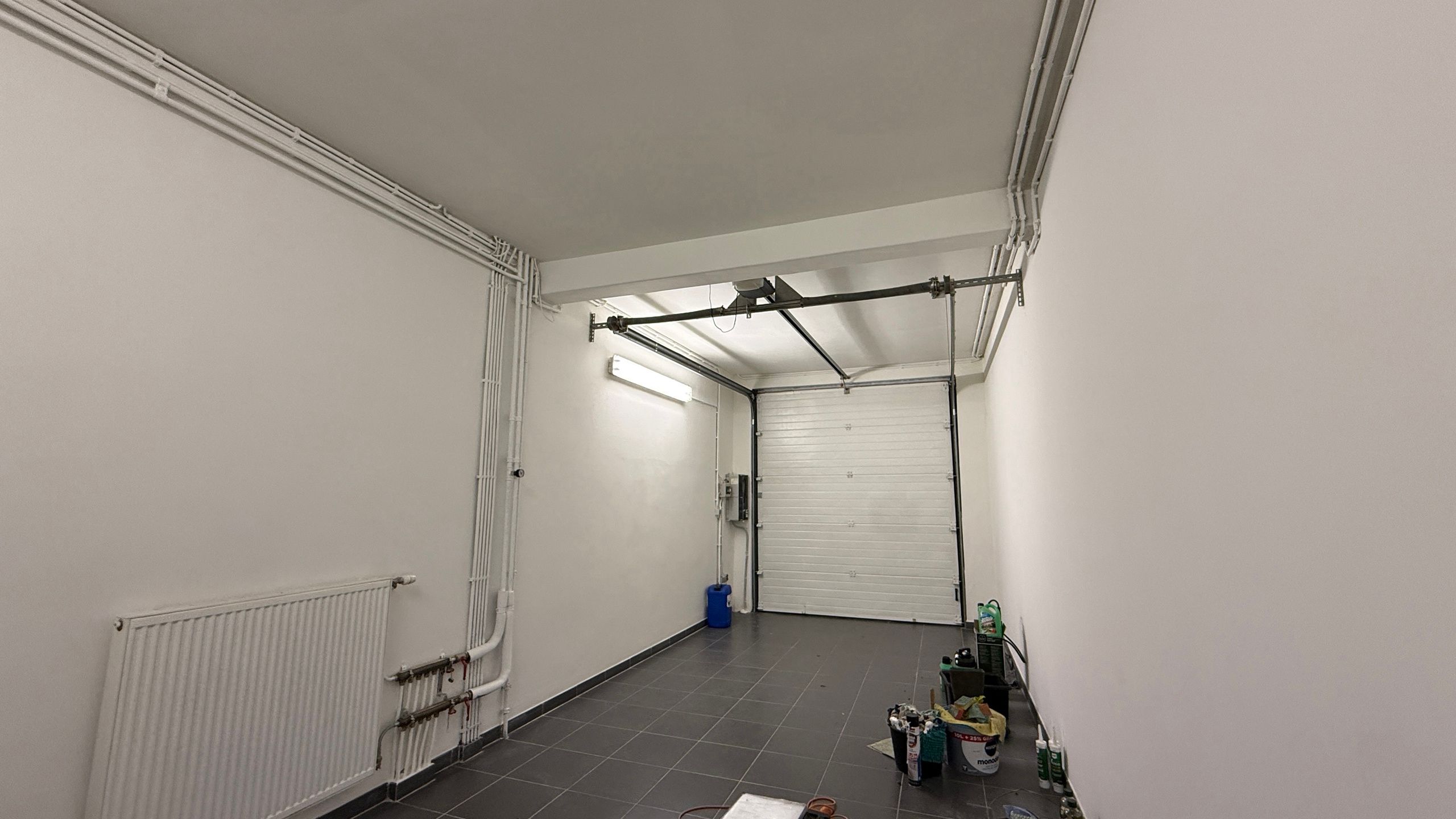 Gedeeltelijk gerenoveerde rijwoning op toplocatie foto 8