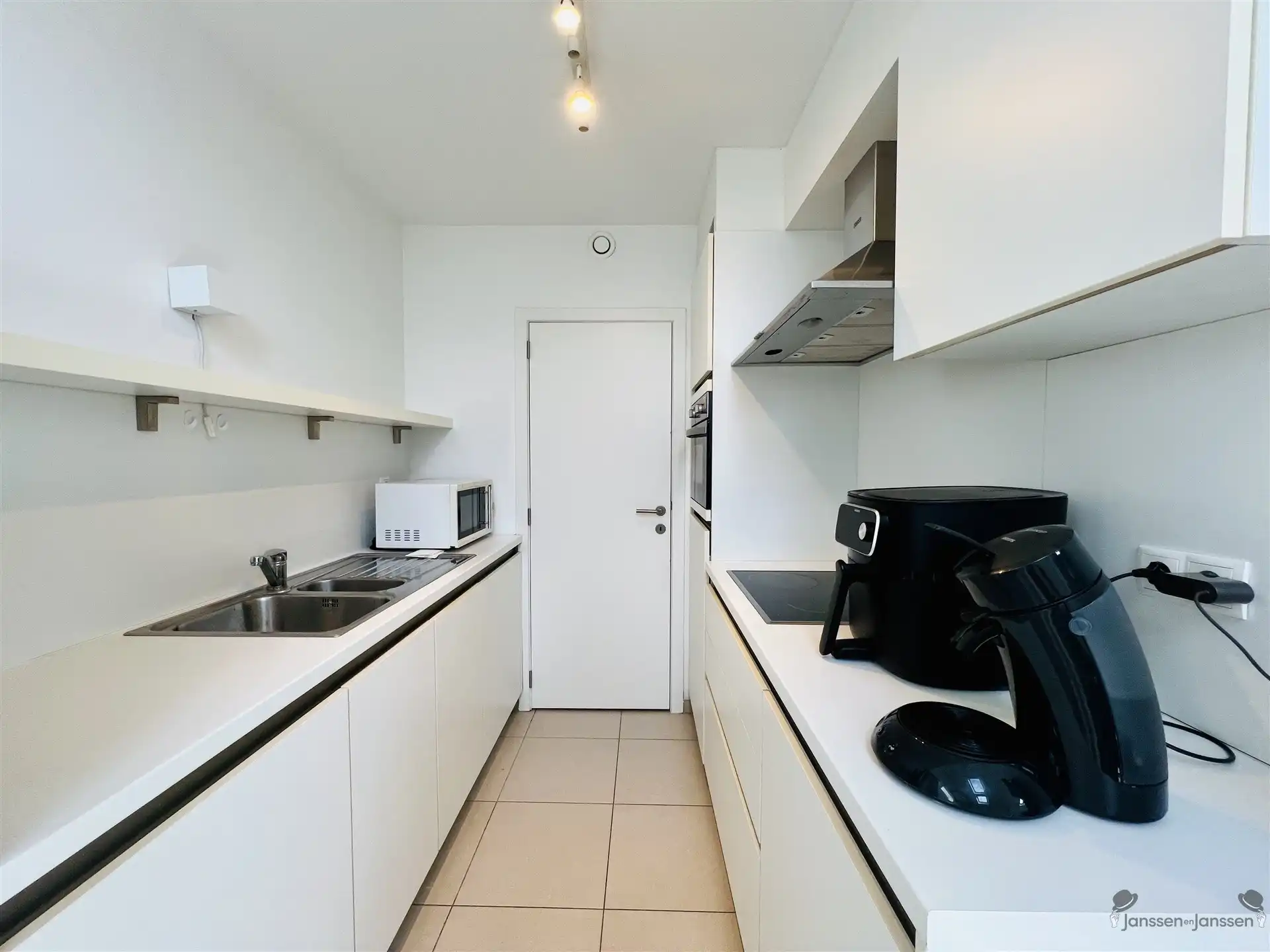 Lichtrijk dakappartement met 2 slaapkamers foto 4