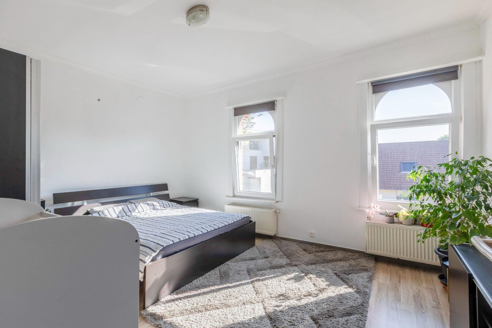 Instapklare rijwoning met vier slaapkamers en zonnige tuin foto 13