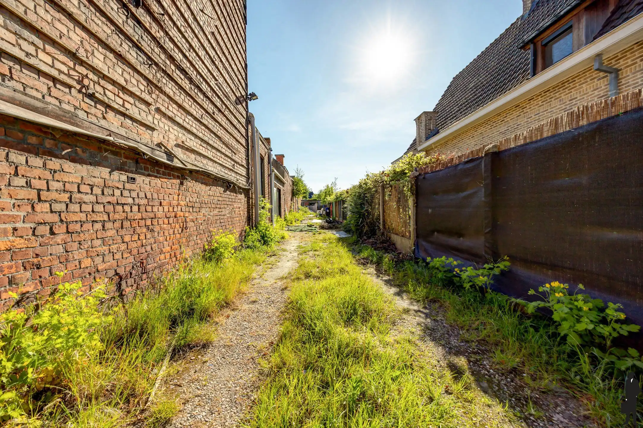 Te renoveren ruime woning met werkplaats foto 15