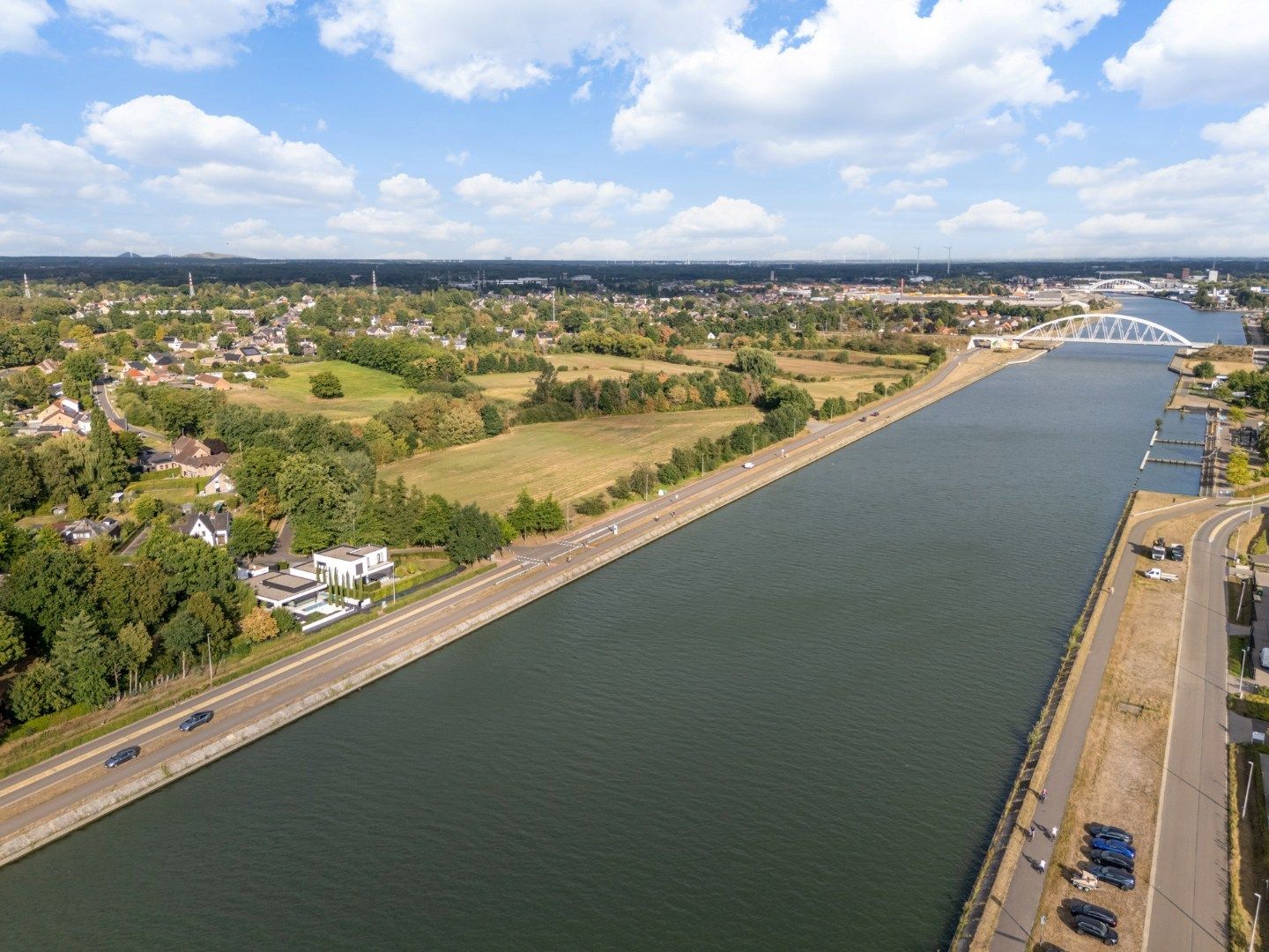 Unieke designvilla met zwembad en panoramisch uitzicht op het Albertkanaal foto 22