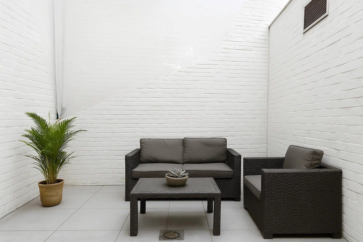 TE KOOP IN LOKEREN - MOOIE BENEDENWONING foto 4