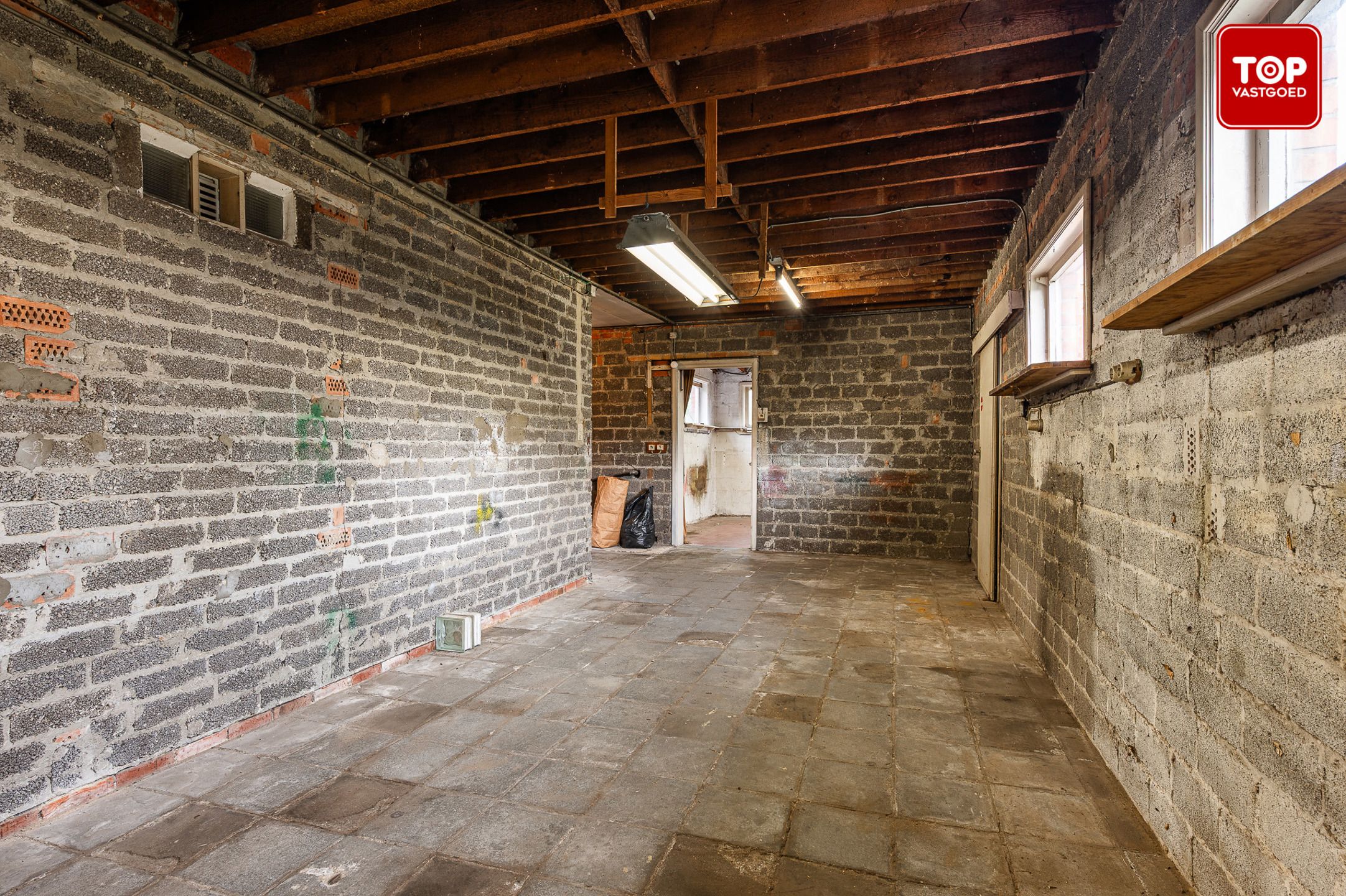 Renovatieproject met zeer veel potentieel foto 18