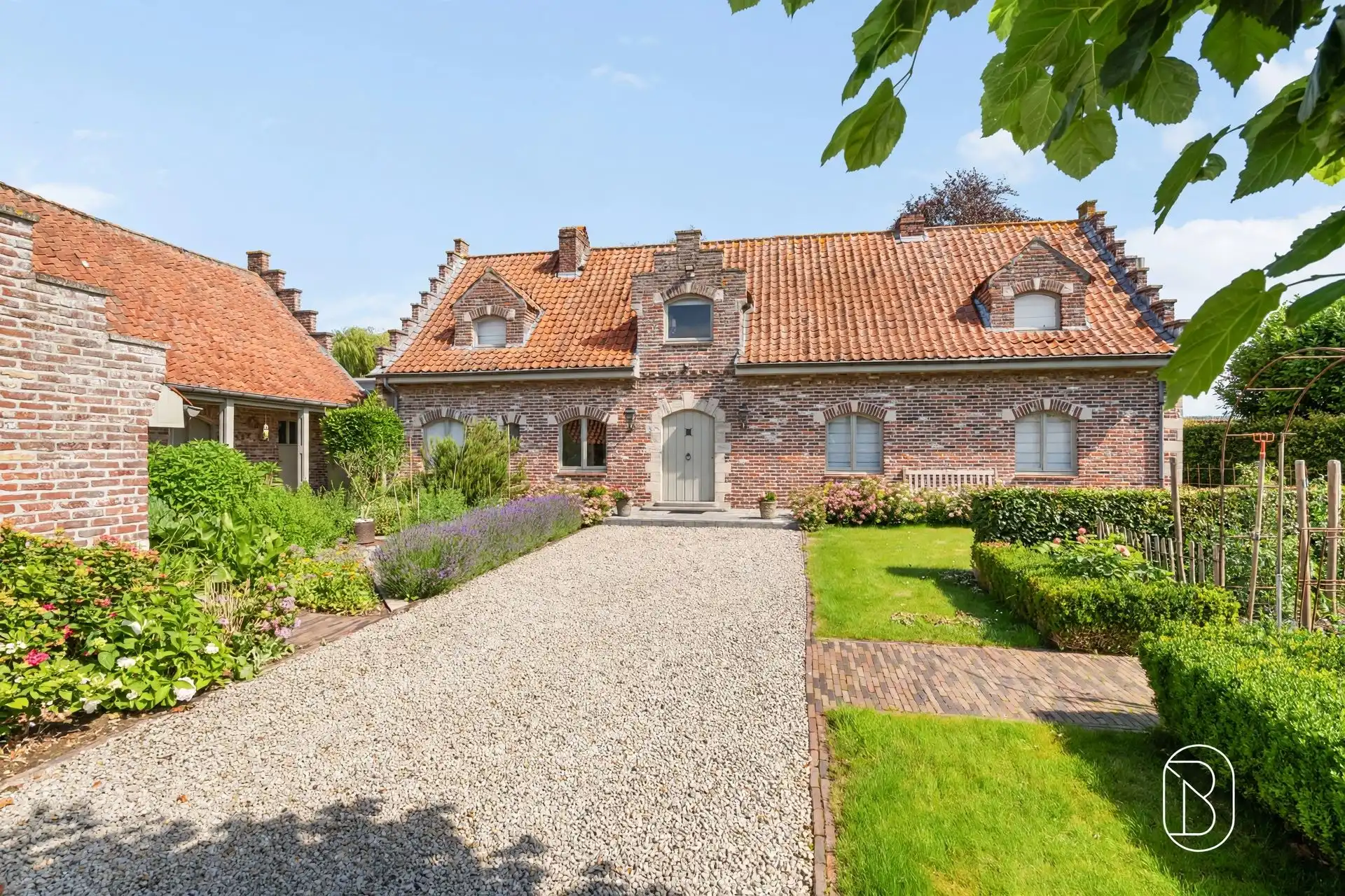 Charmante villa met tuin, garage en tal van mogelijkheden foto 2