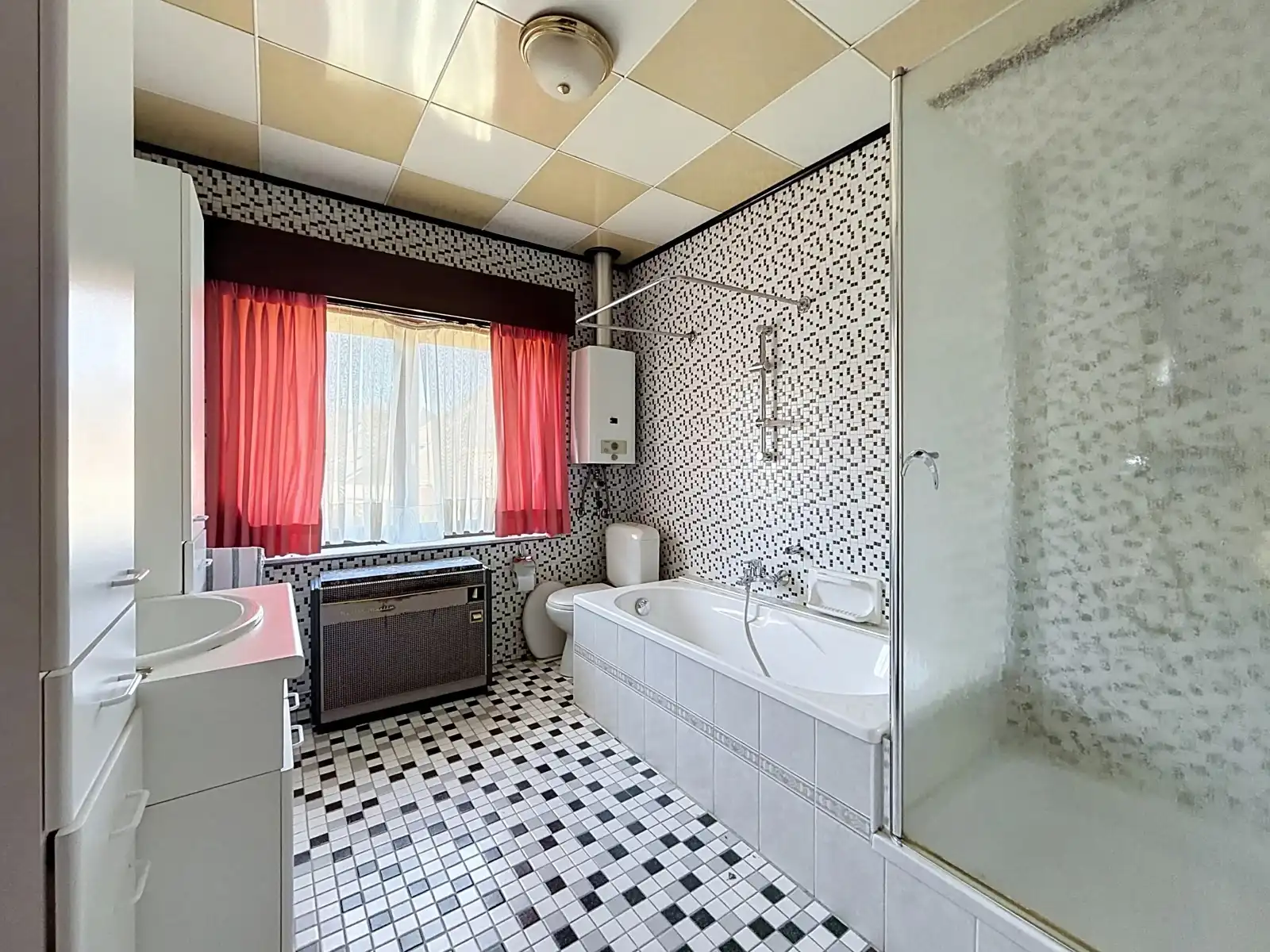 Ruime gezinswoning (HOB) met 4 SLPK, Tuin én Garage! foto 18