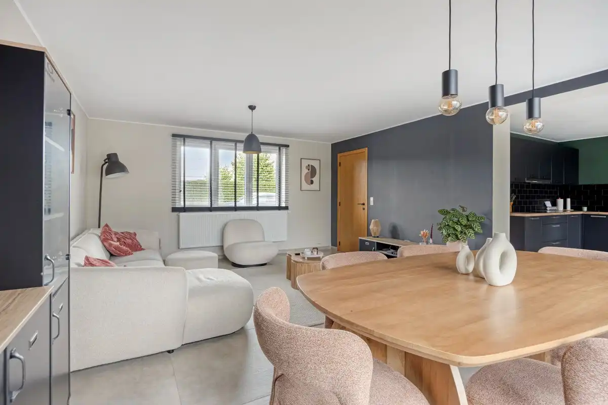 Halfopen bebouwing met 3 slaapkamers, tuin en garage foto 12