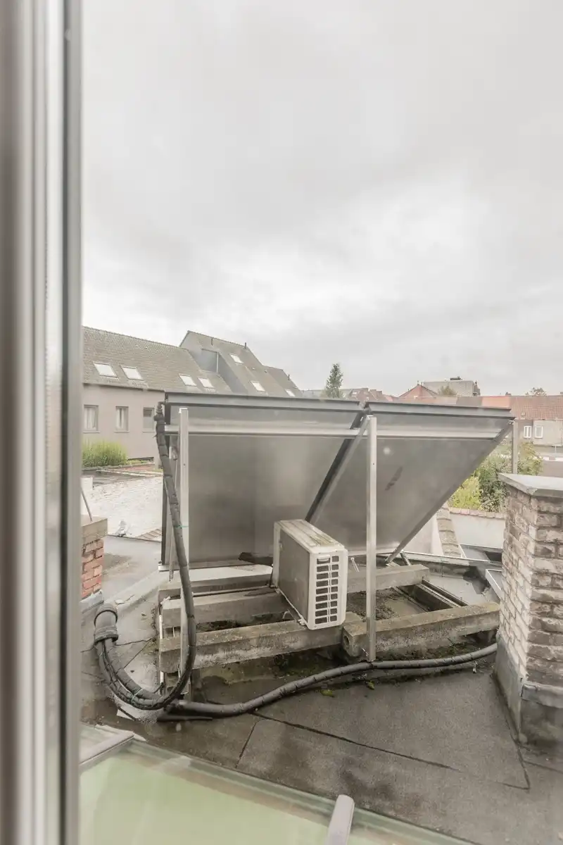 Instapklare, centraal gelegen woning met 3 slaapkamers en gezellig tuinterras (elektriciteit GOEDGEKEURD, EPC- label B, zonneboiler, airco...)... foto 11