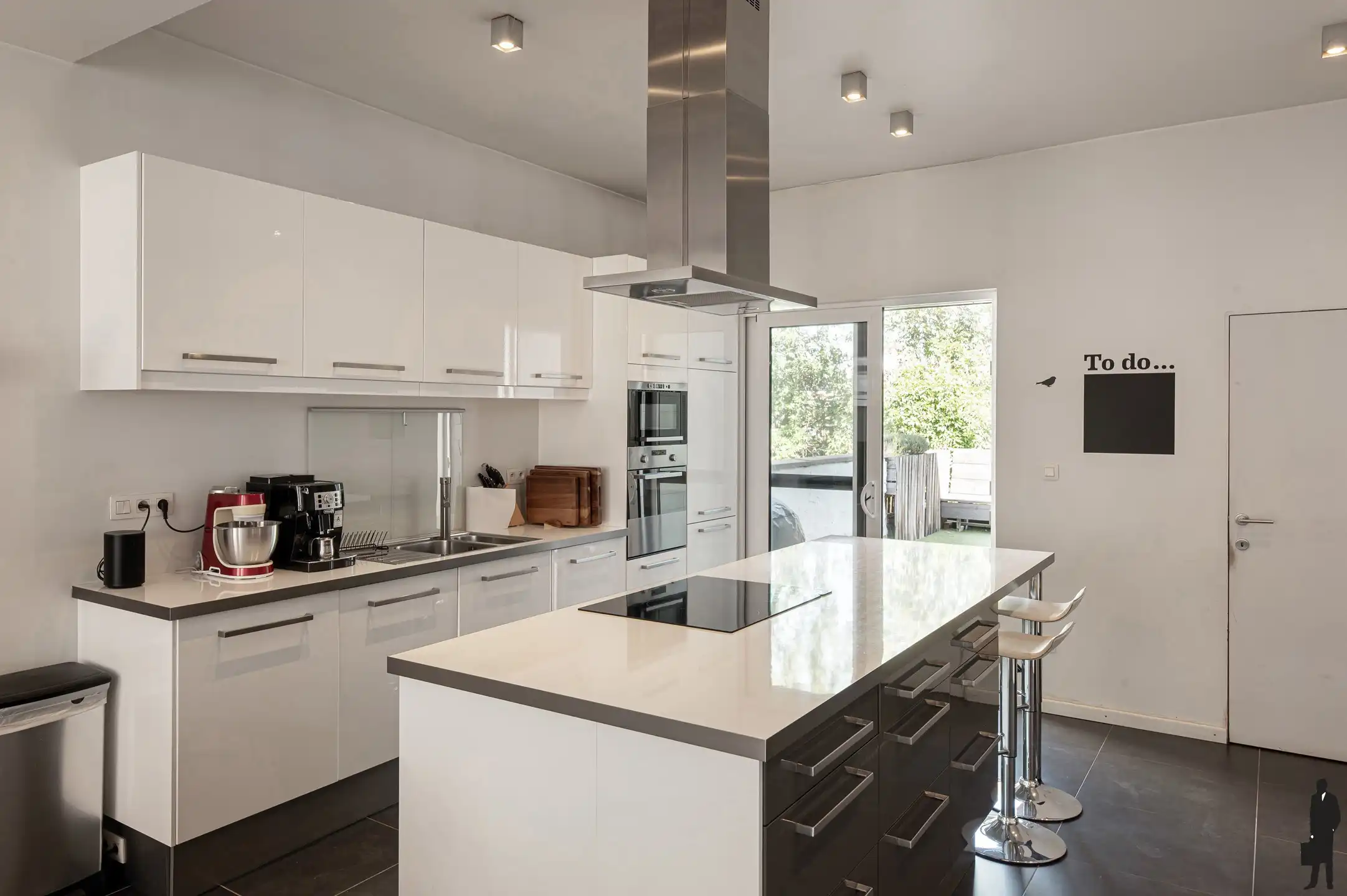 Ruime bel-étagewoning met 3 staanplaatsen en terras foto 7