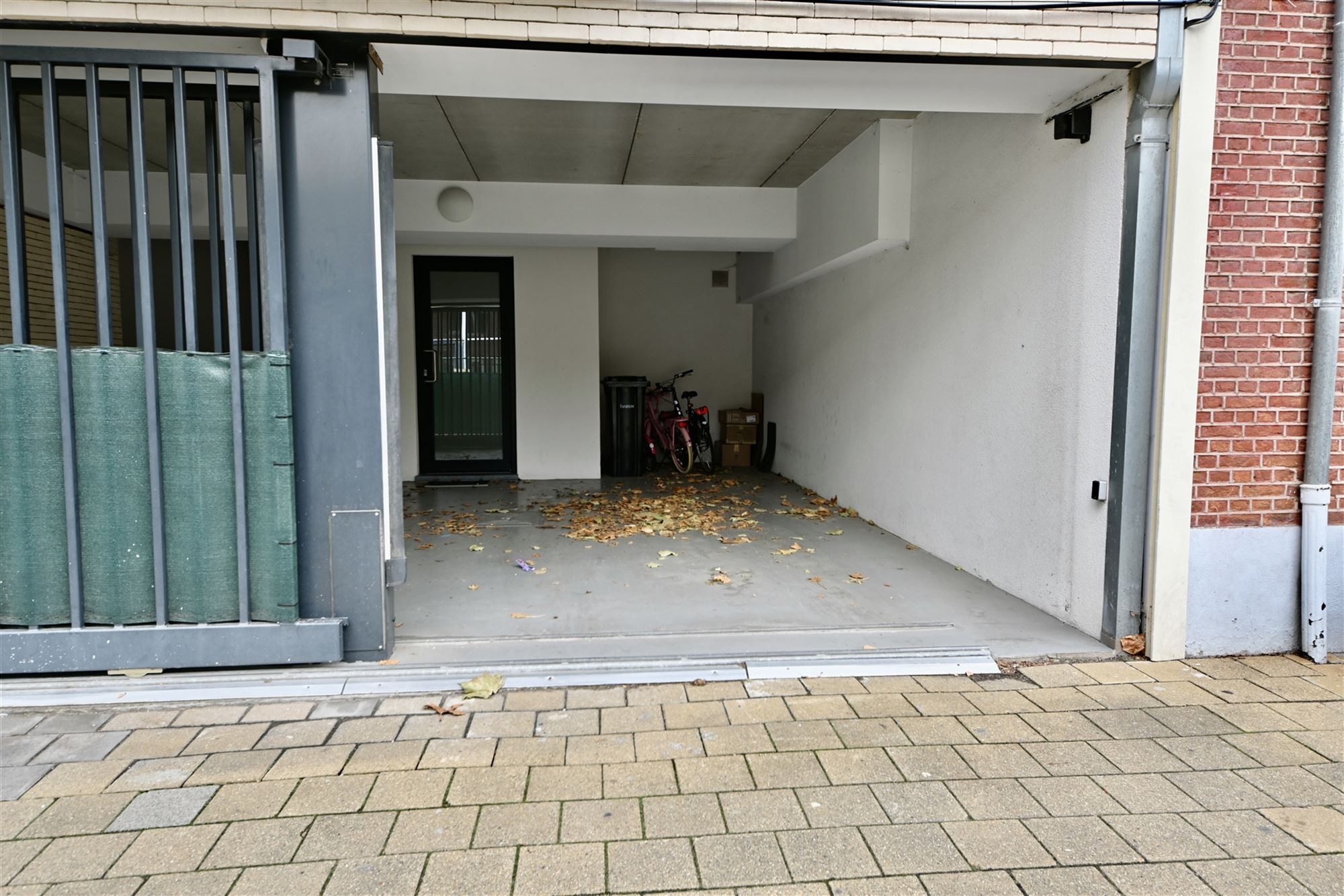 Appartement met 2 slaapkamers, terras en staanplaats.  foto 18