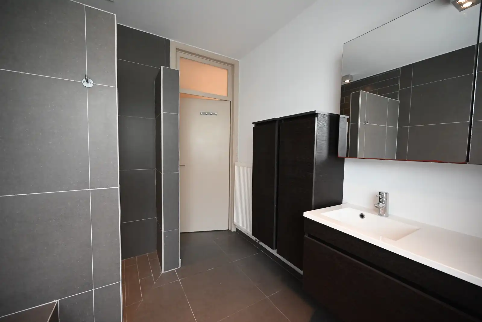 Prachtige vrijstaande bungalow met 3 slaapkamers en ruime tuin! foto 13