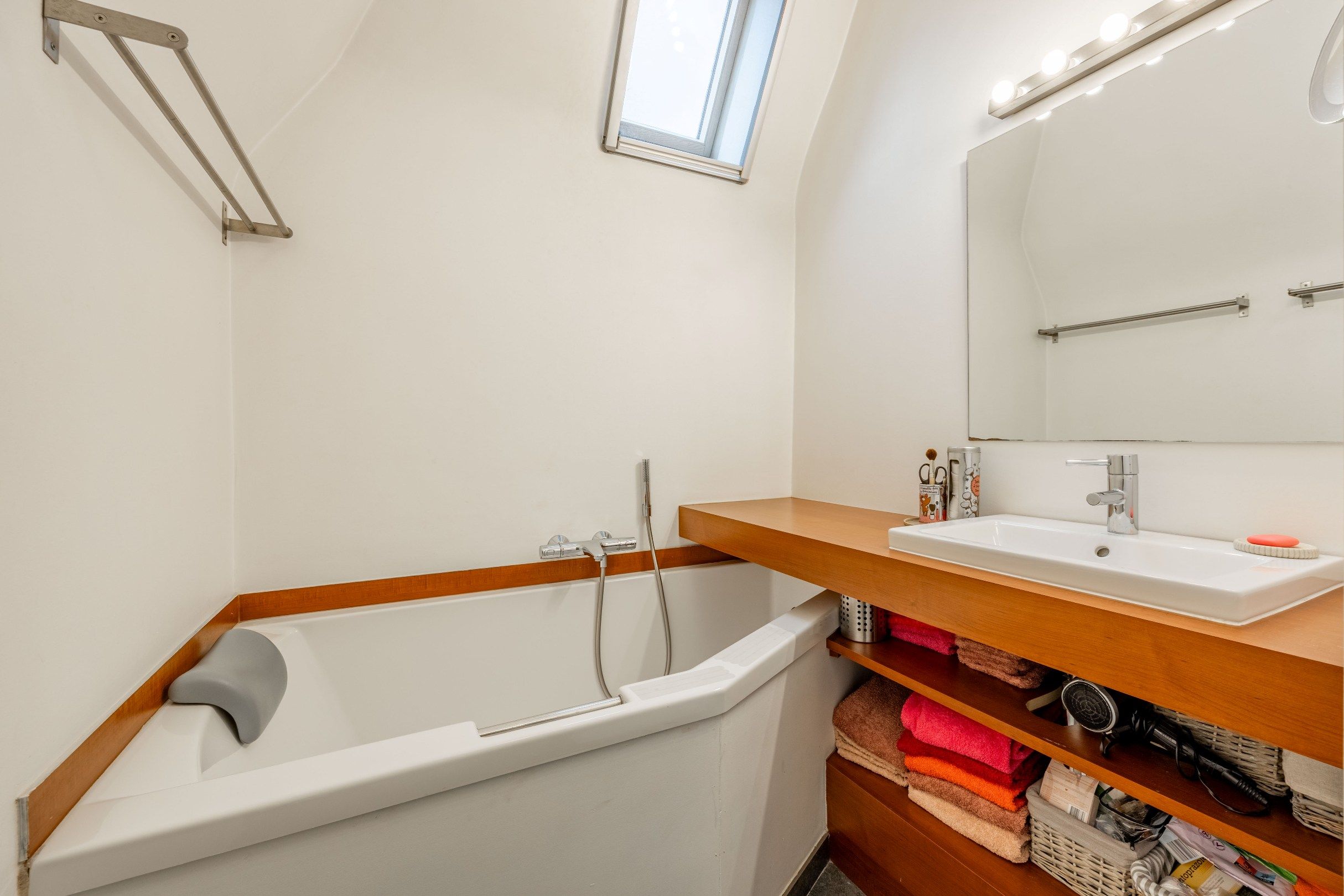 INSTAPKLARE GEZINSWONING MET GARAGE foto 22