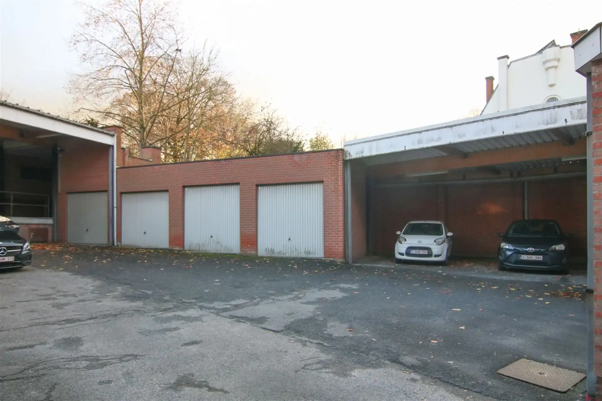 Handelspand met magazjin of projectgrond foto 4