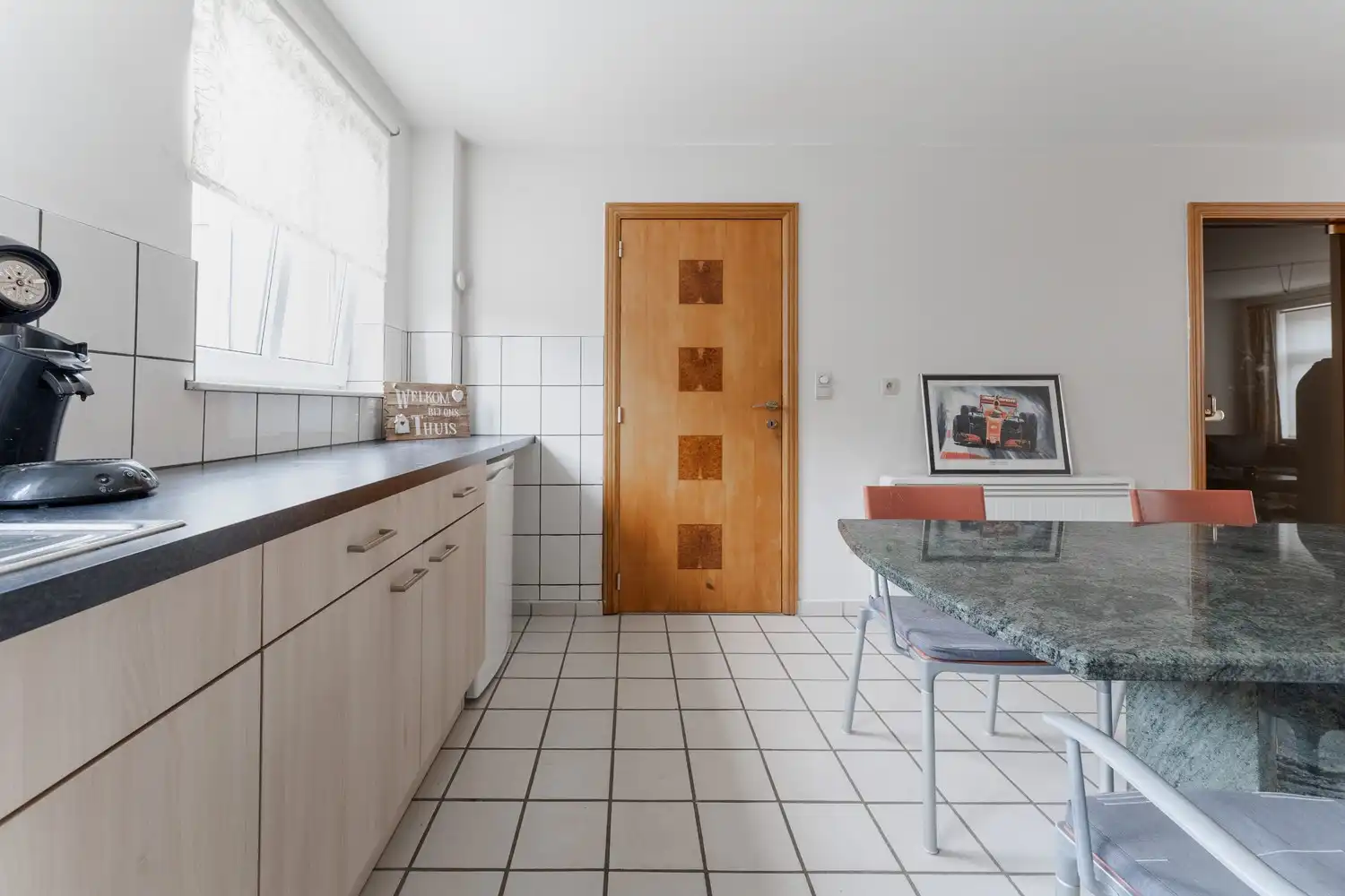 Ruim gelijkvloers appartement met 2 slaapkamers en garagebox nabij het centrum van Bree. foto 7