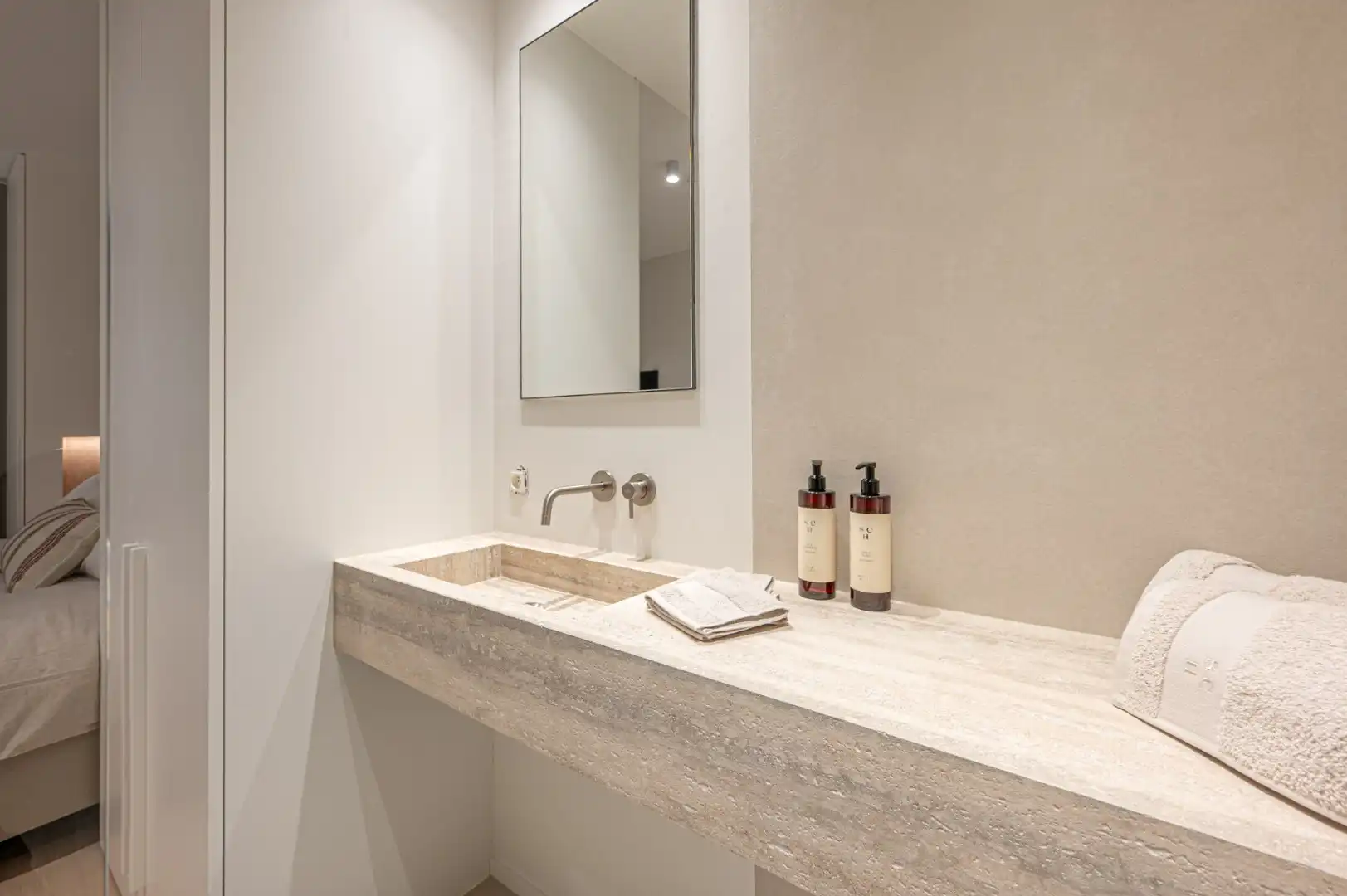 Gerenoveerd appartement met 3 slpks. aan het Rubensplein foto 19