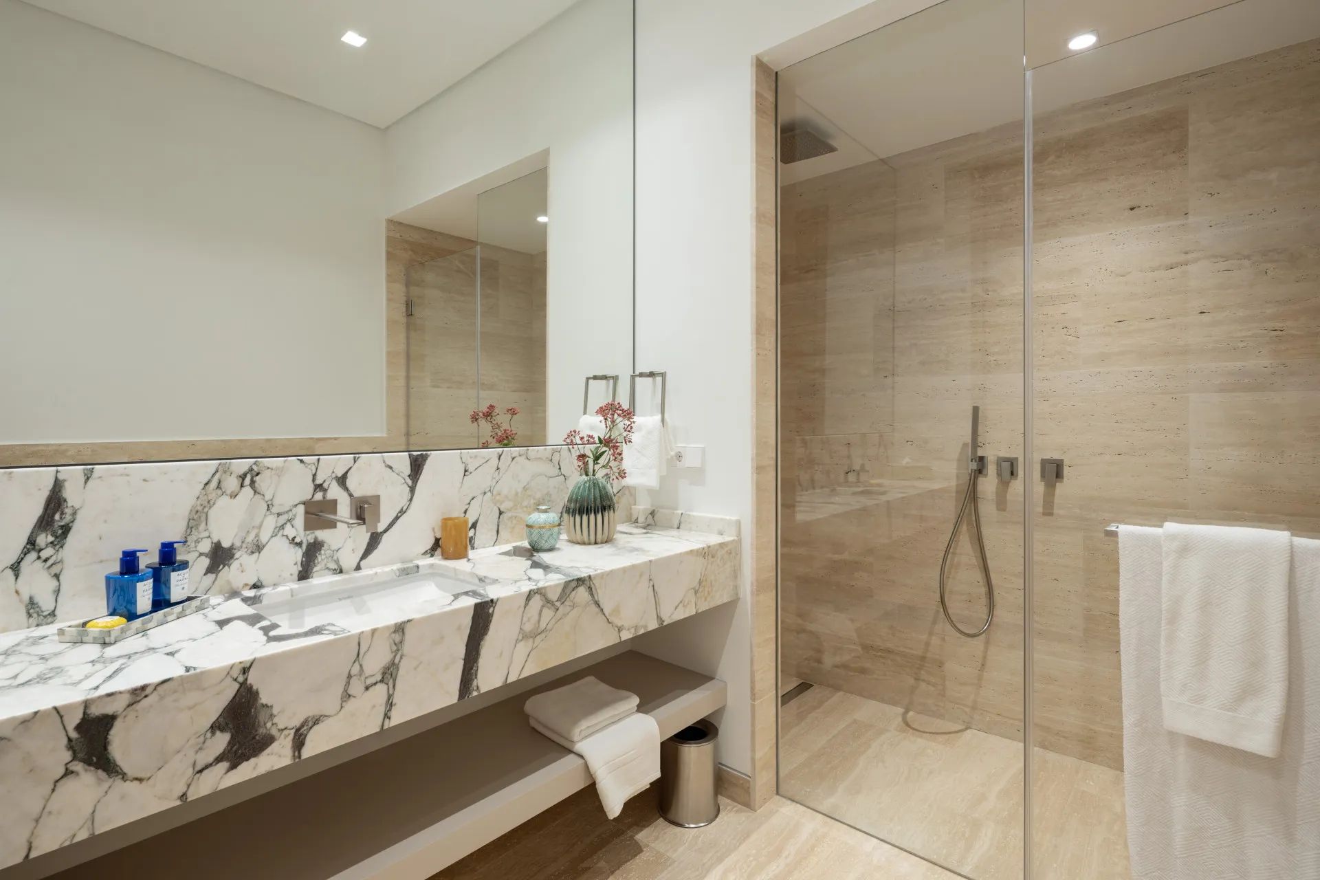 Adembenemende designvilla in exclusief Los Flamingos – waar modern wonen en luxe samenkomen aan de Costa del Sol foto 12