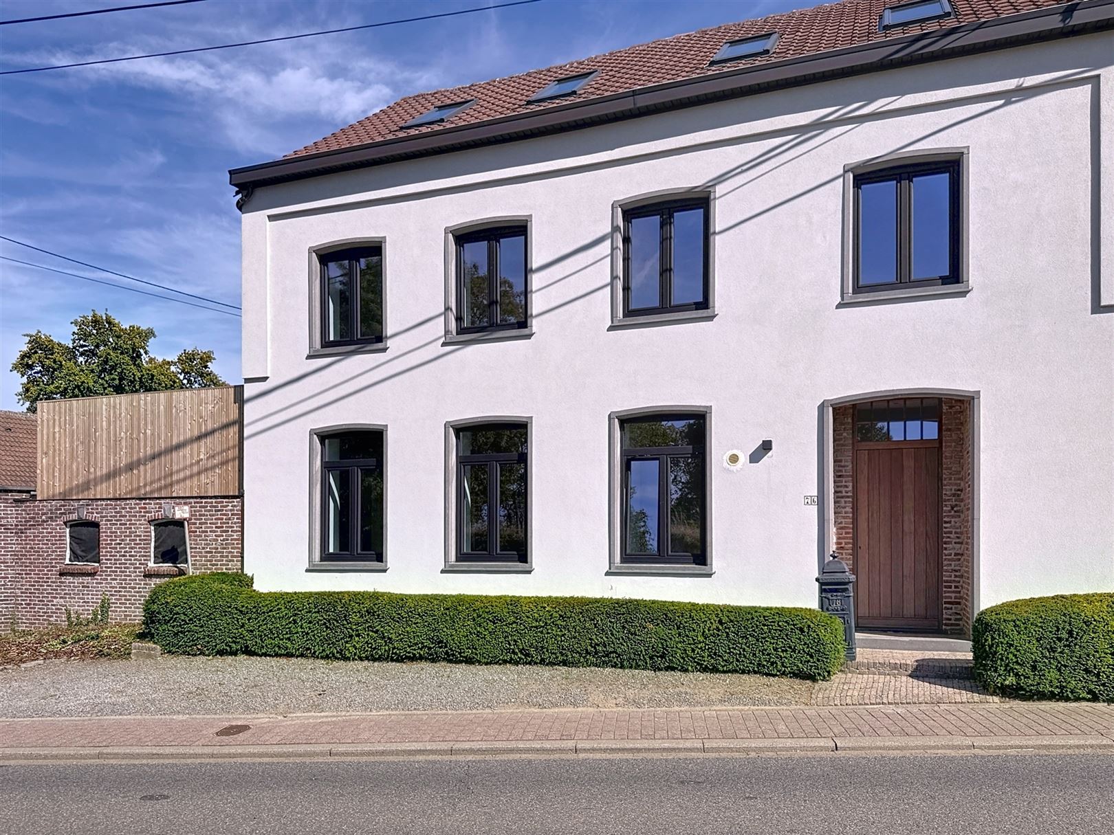 Energiezuinige, volledig gerenoveerde hoeve met bijgebouwen, 7a 83ca foto 3