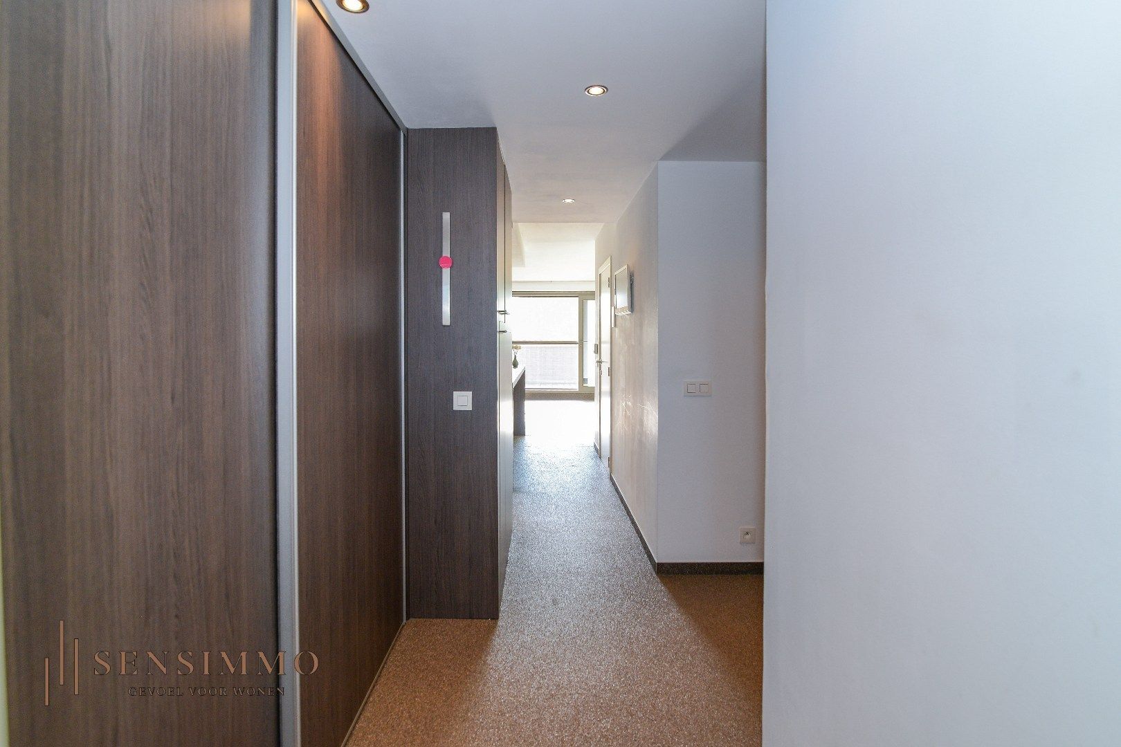 Ruim en instapklaar duplex appartement met carport en terras foto 7