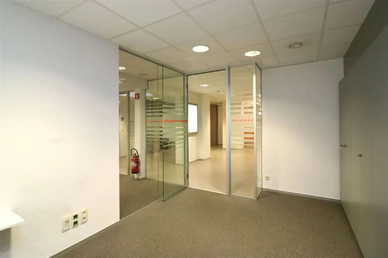 Opbrengsteigendom (handel & 4 app) op toplocatie foto 19