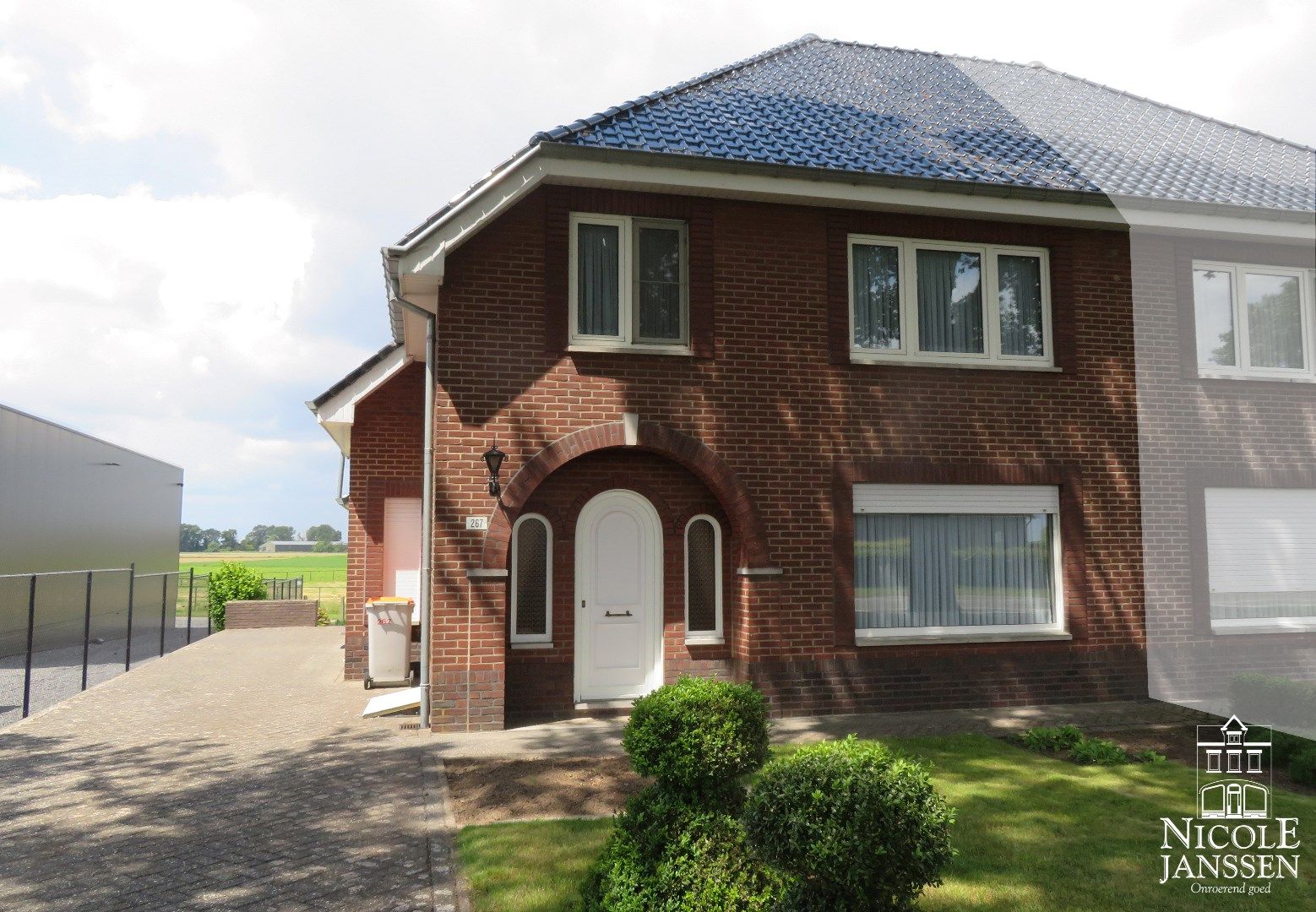 Halfvrijstaande gezinswoning met 3 slaapkamers foto 1