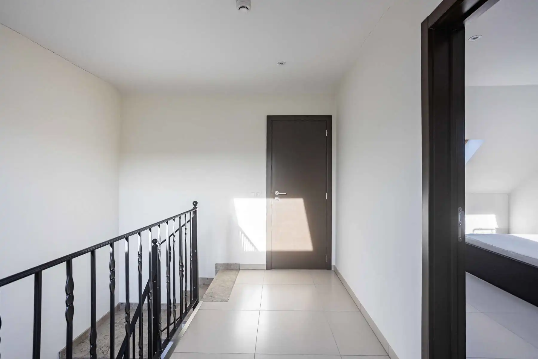 Instapklare recente woning met 4 slaapkamers en 3 badkamers! foto 19