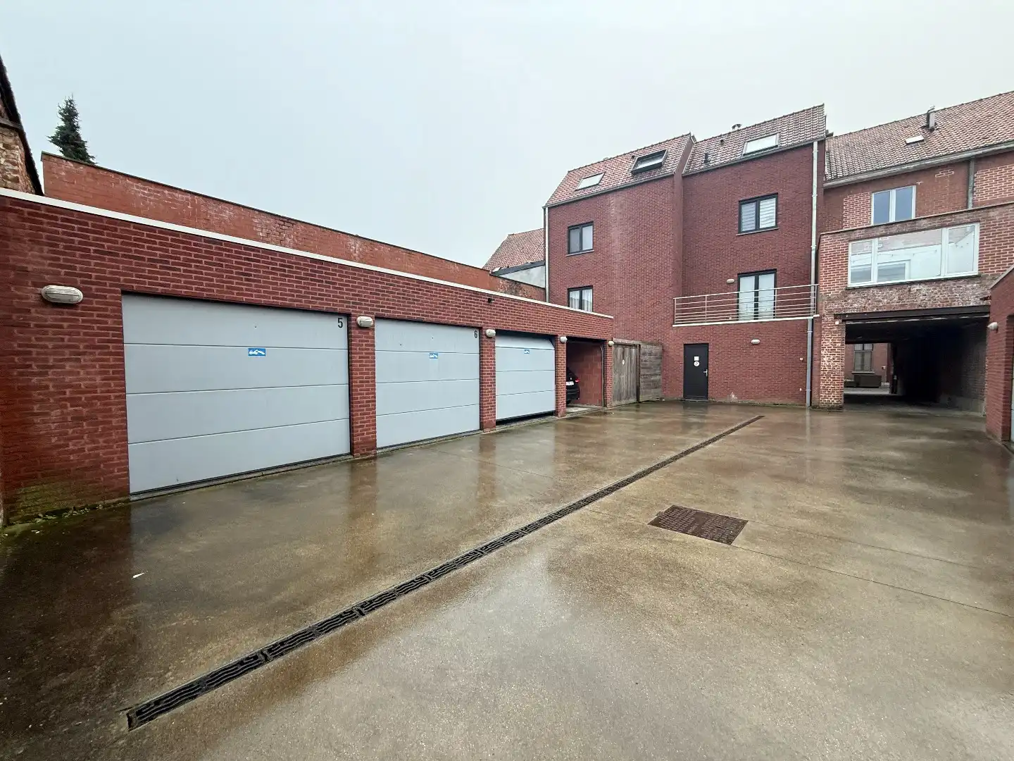 Afzonderlijke gemetste garage te huur centrum Roeselare  foto 6