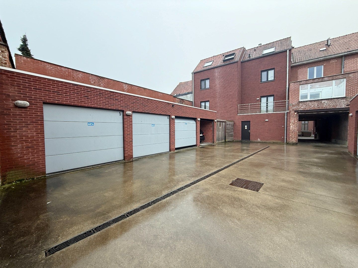 Afzonderlijke gemetste garage te huur centrum Roeselare  foto 6