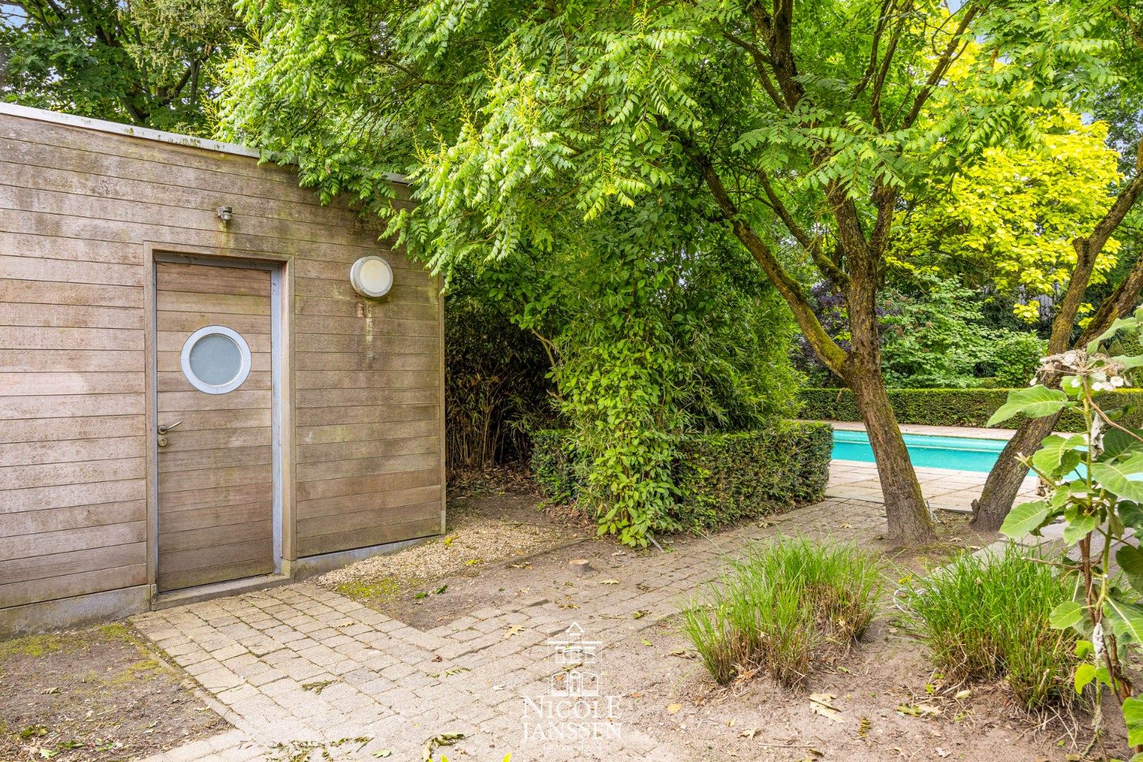 Ruime villa in landelijke stijl met zwembad  foto 32
