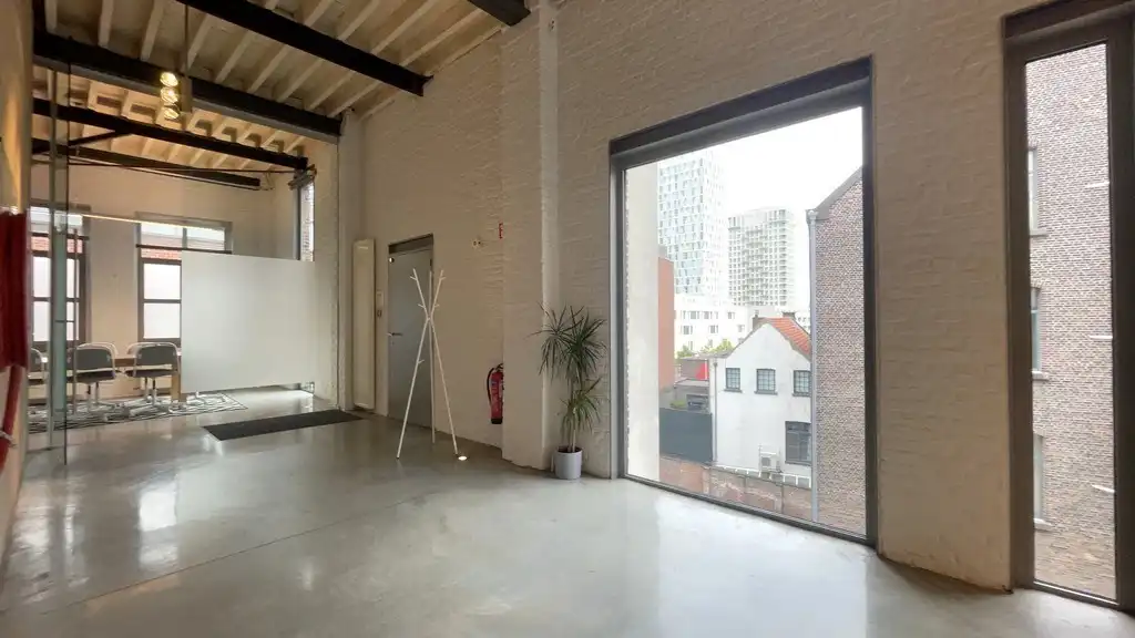 Trendy kantoor in gerenoveerd pakhuis nabij het Eilandje foto 12