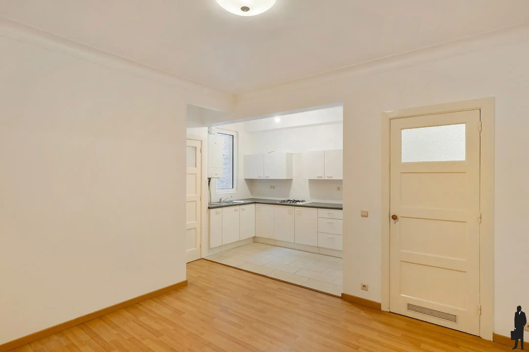 Lichtrijk commercieel gelijkvloers op toplocatie. foto 5