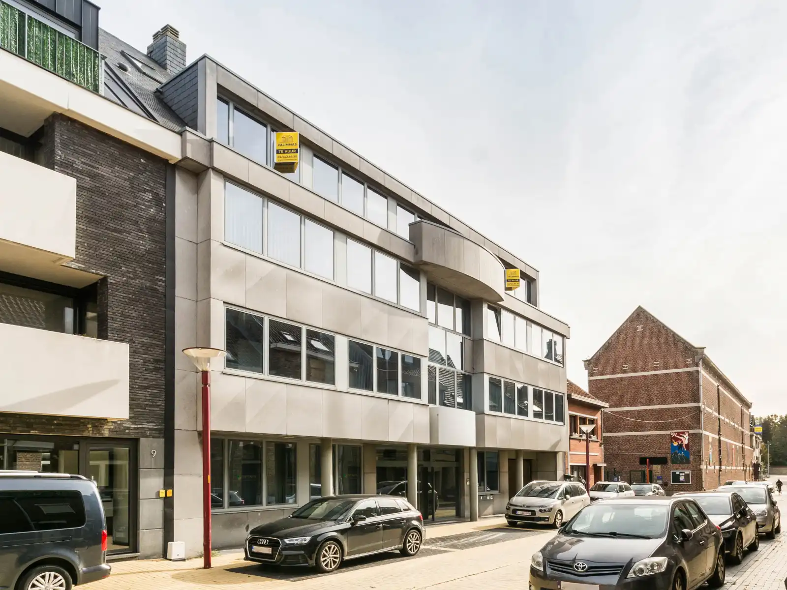 Ingerichte kantoorruimte in het volle centrum... foto {{pictureIndex}}