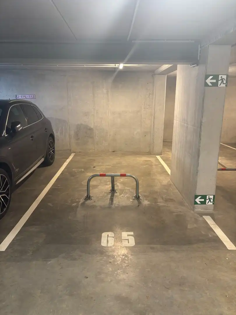 Te Huur: Ondergrondse Autostaanplaats met parkeerbeugel in Nieuwbouwresidentie  GARDEN VIEW foto 2