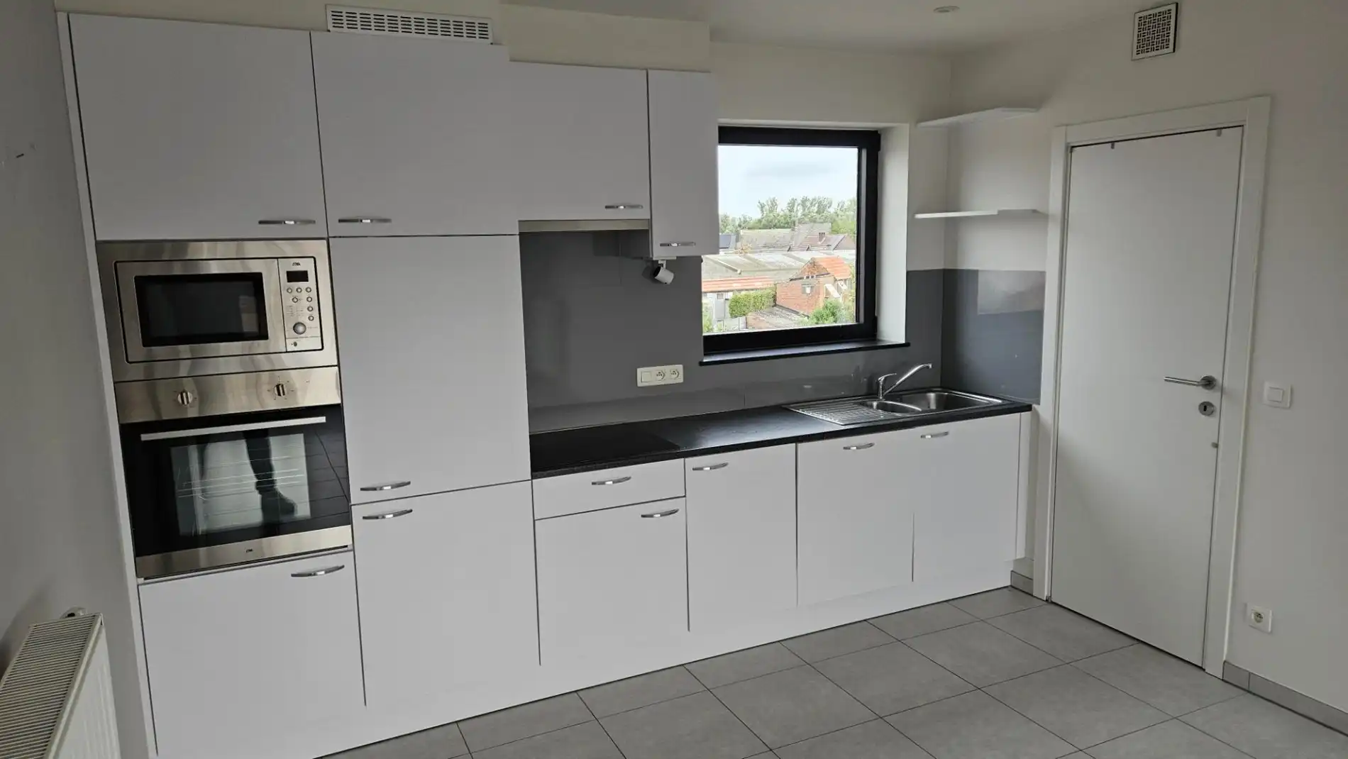 Instapklaar 1 slk appartement met groot terras en autostaanplaats foto 4