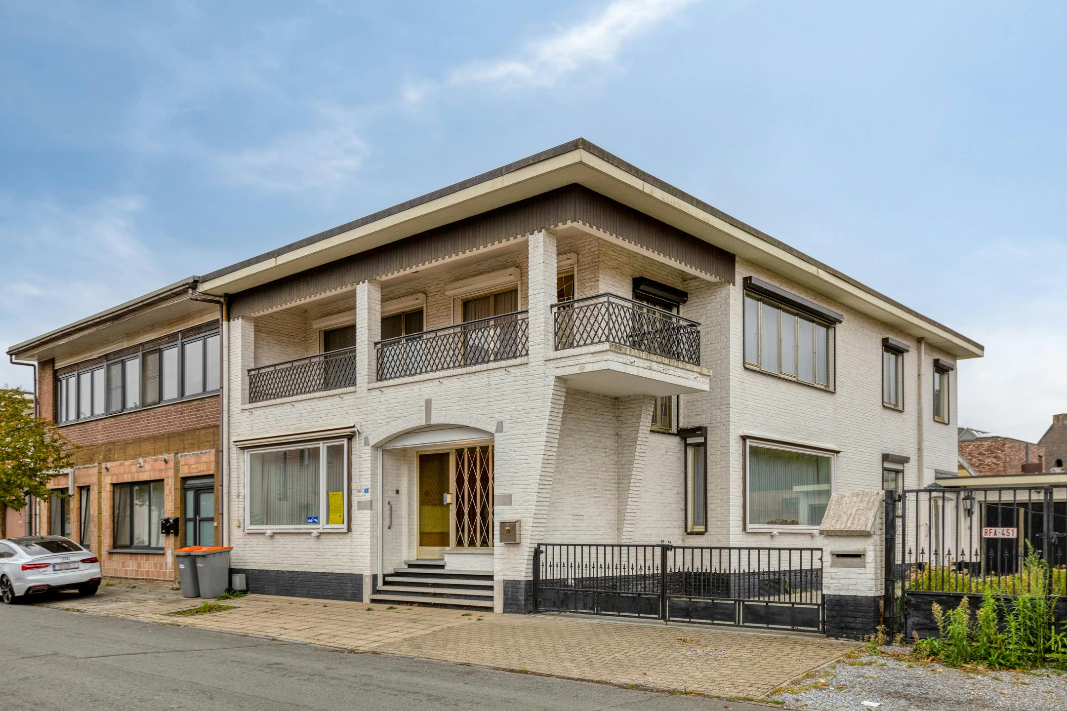 Hoofdfoto van de publicatie: Riante woning met ontwikkelingspotentieel in Eisden te koop