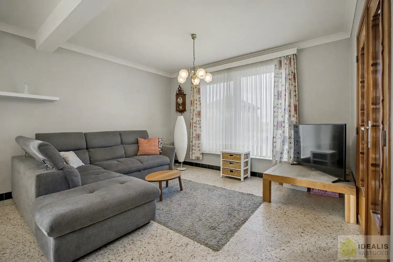 IDEALIS VASTGOED - Nabij het groen gelegen woning met een bewoonbare oppervlakte van + -125m² op een perceel van 7a59ca! Het betreft een zeer centraal gelegen woning t.o.v. grote steden als Leuven, Brussel, Antwerpen en Hasselt die vlot bereikbaar zijn door de nabijheid van de E313 en E314. Uitermate geschikt voor kandidaten op zoek naar een te renoveren woning in de groene omgeving van Linkhout!! foto 5