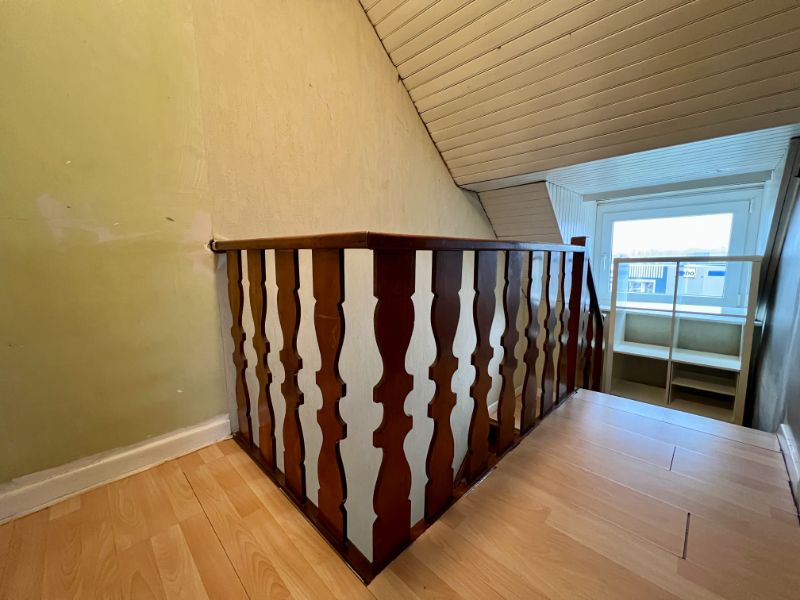 UITSTEKEND GELEGEN RIJWONING MET DRIE SLAAPKAMERS, TUIN EN AUTOSTAANPLAATSEN foto 17