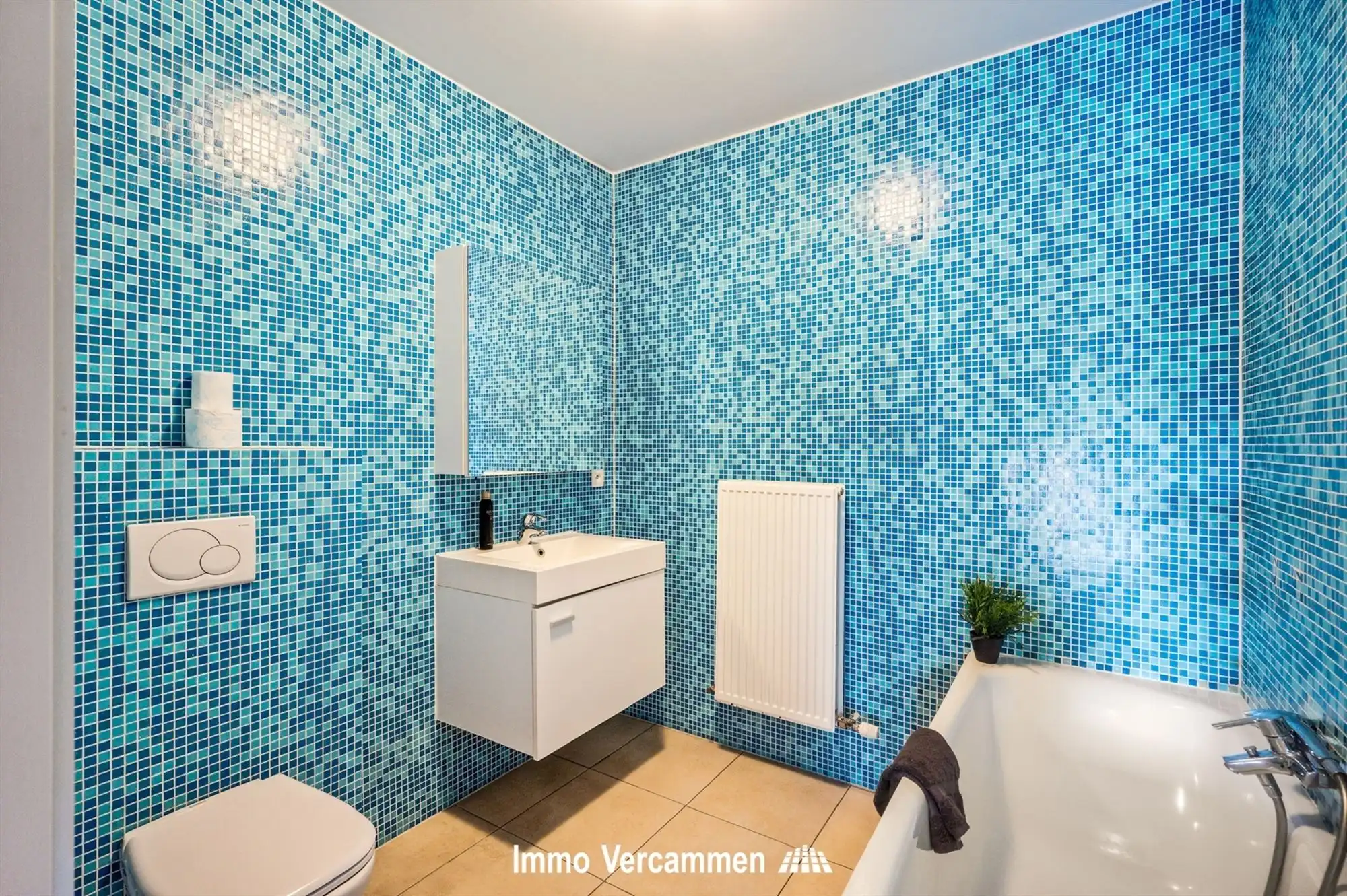 Lichtrijk gelijkvloers appartement met privatieve tuin in Putte foto 6
