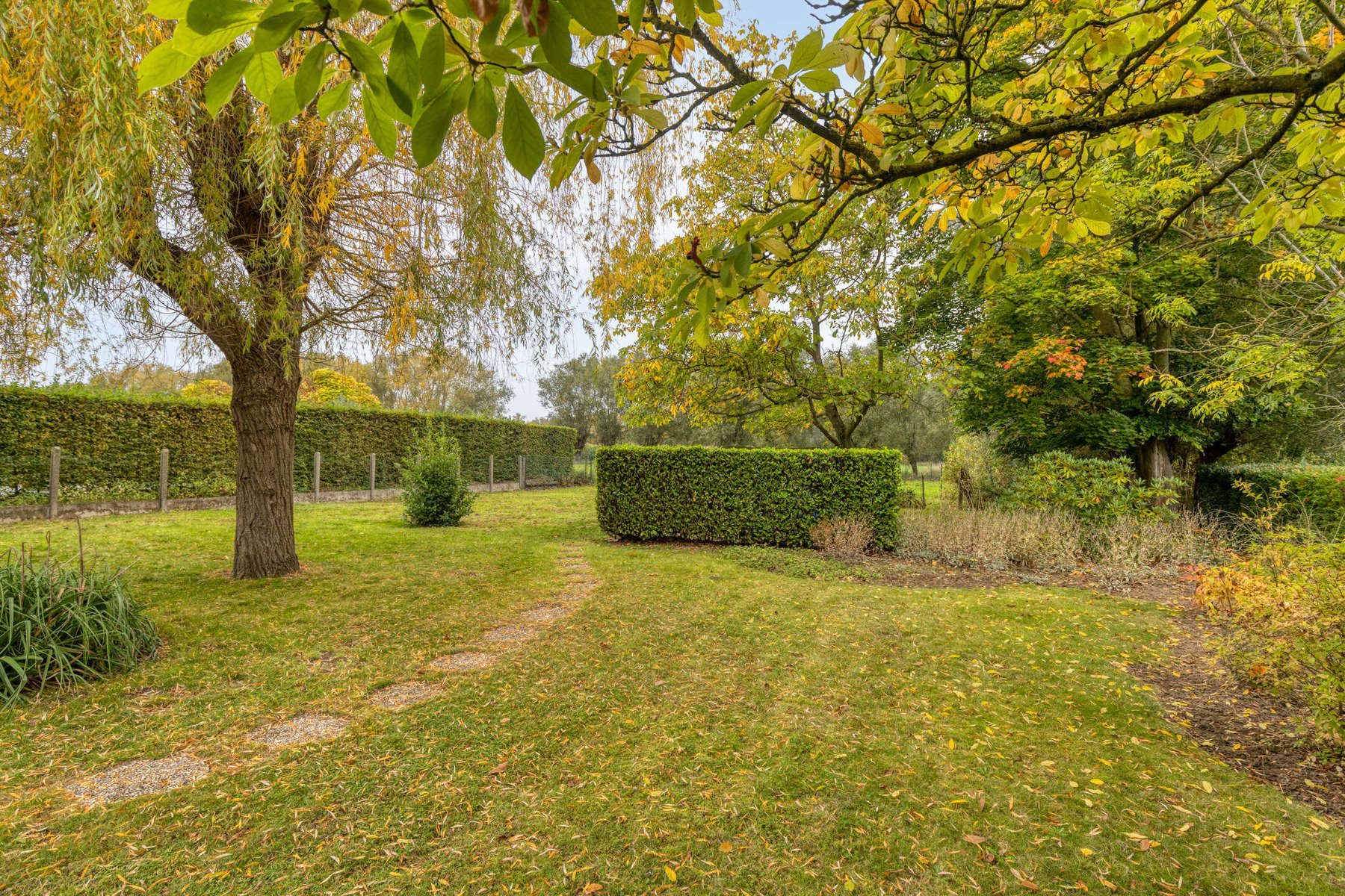 Karaktervolle villa grenzend aan het Liedekerke bos foto 28