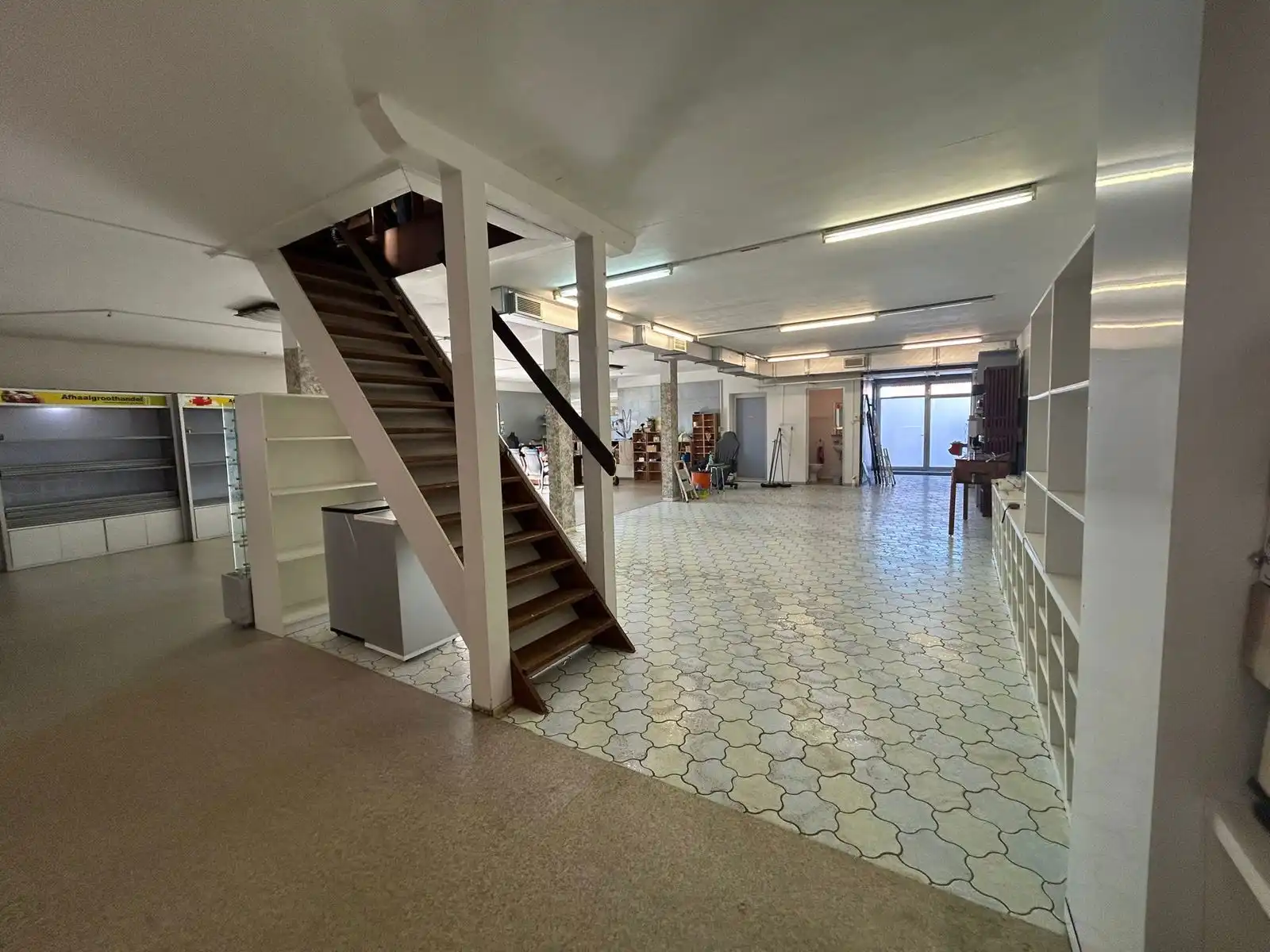 Praktisch magazijn op een uitstekend bereikbare locatie foto 9