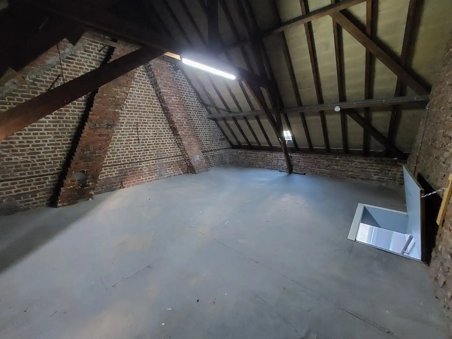 Woning nabij het centrum met 3 slaapkamers + magazijn foto 19