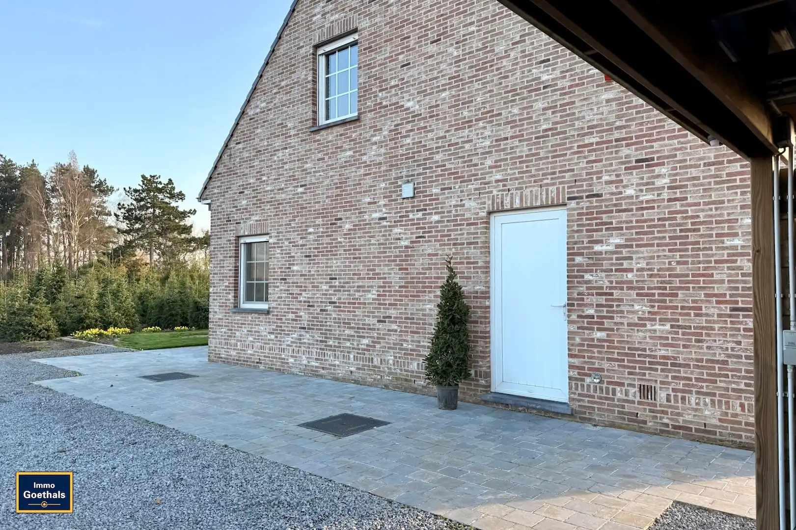 Goed onderhouden woning met tuin, terras en garage. foto 3