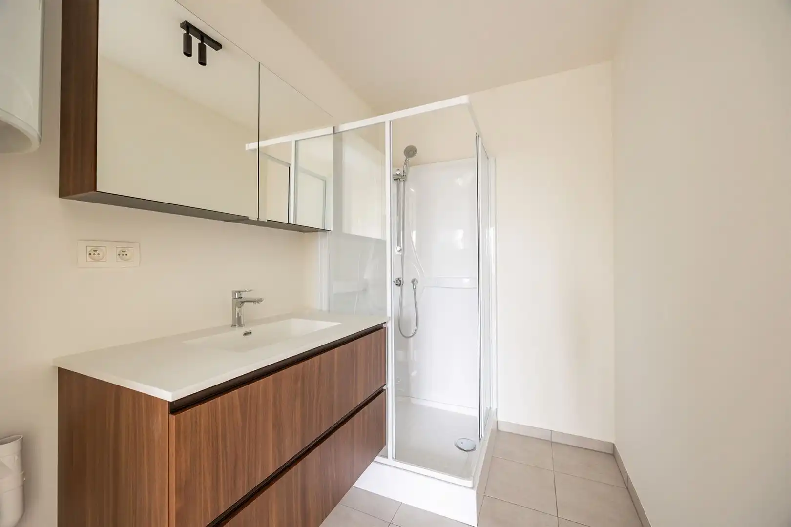 Gerenoveerd appartement in het hippe BOHO foto 17