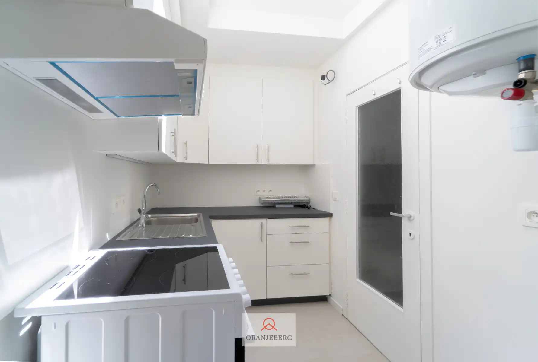 Gerenoveerde lichtrijke hoekwoning aan het water foto 9
