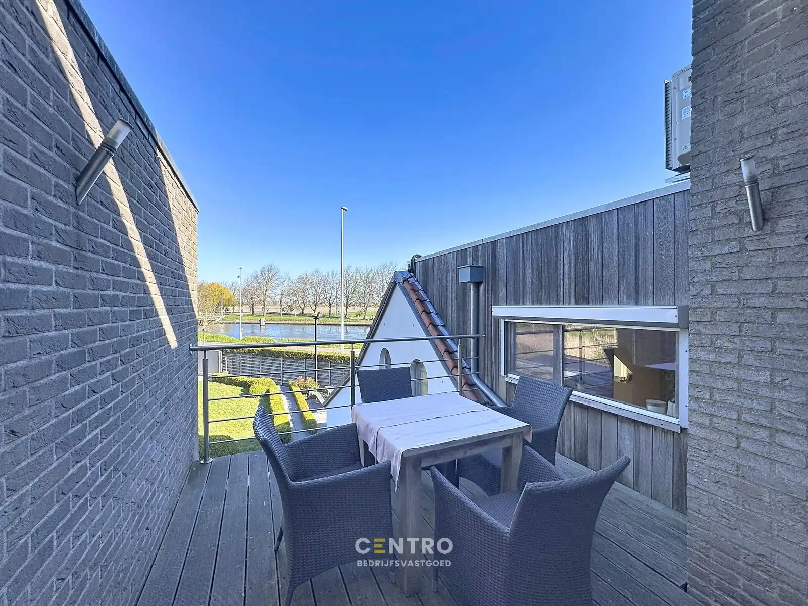 Fantastische woonst met handelsruimte op CHARMANTE ligging te Oostende! foto 25