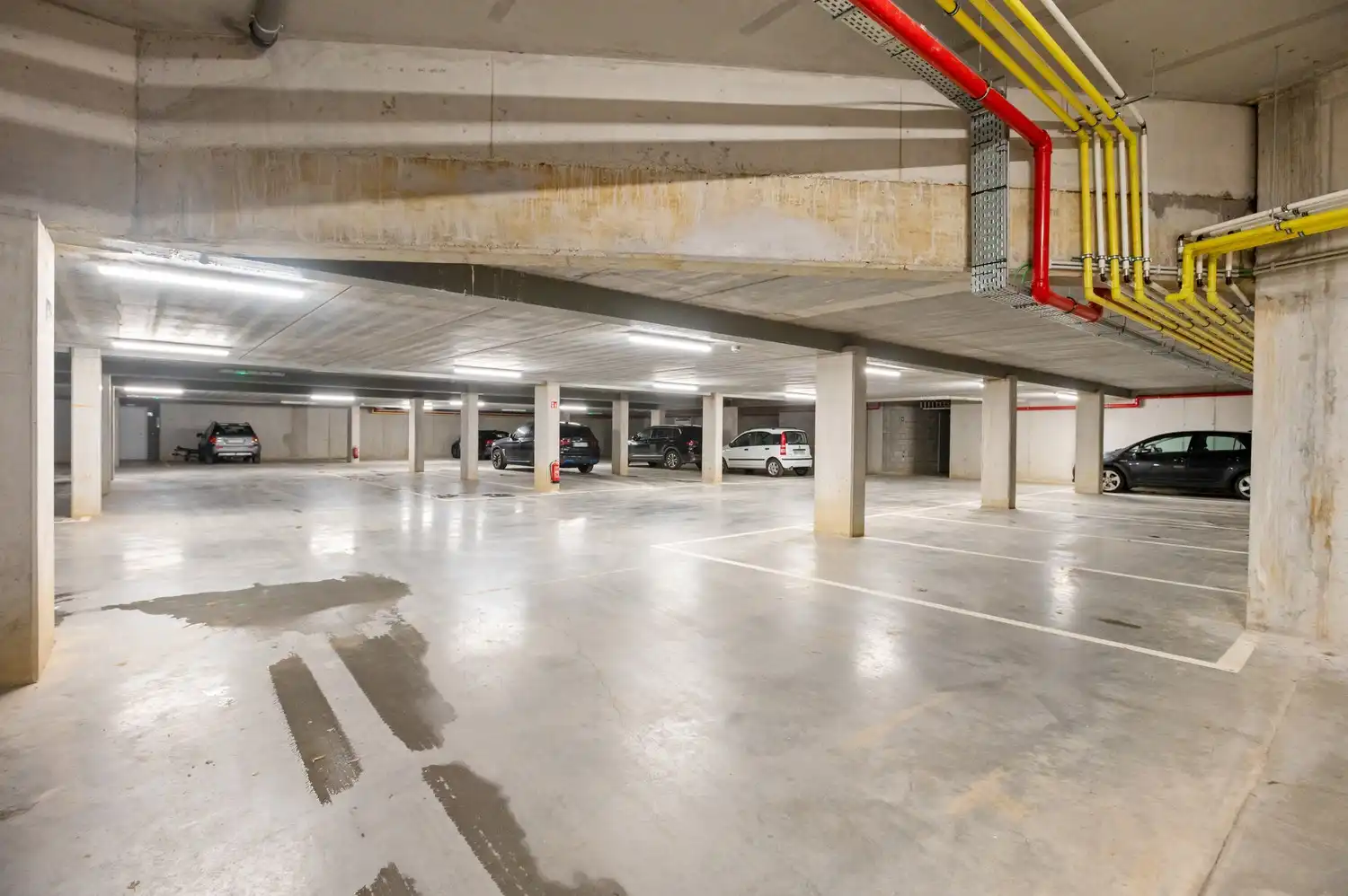 Ondergrondse autostaanplaats te koop op centrale locatie te Deurne! foto 2