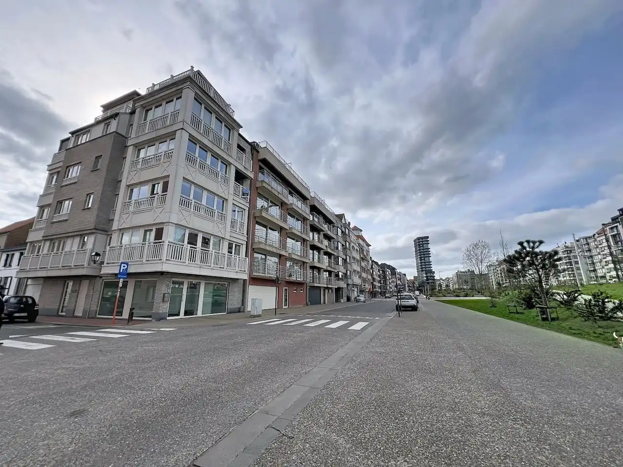 Recent hoekappartement met open zicht gelegen in de Knokkestraat. foto 2