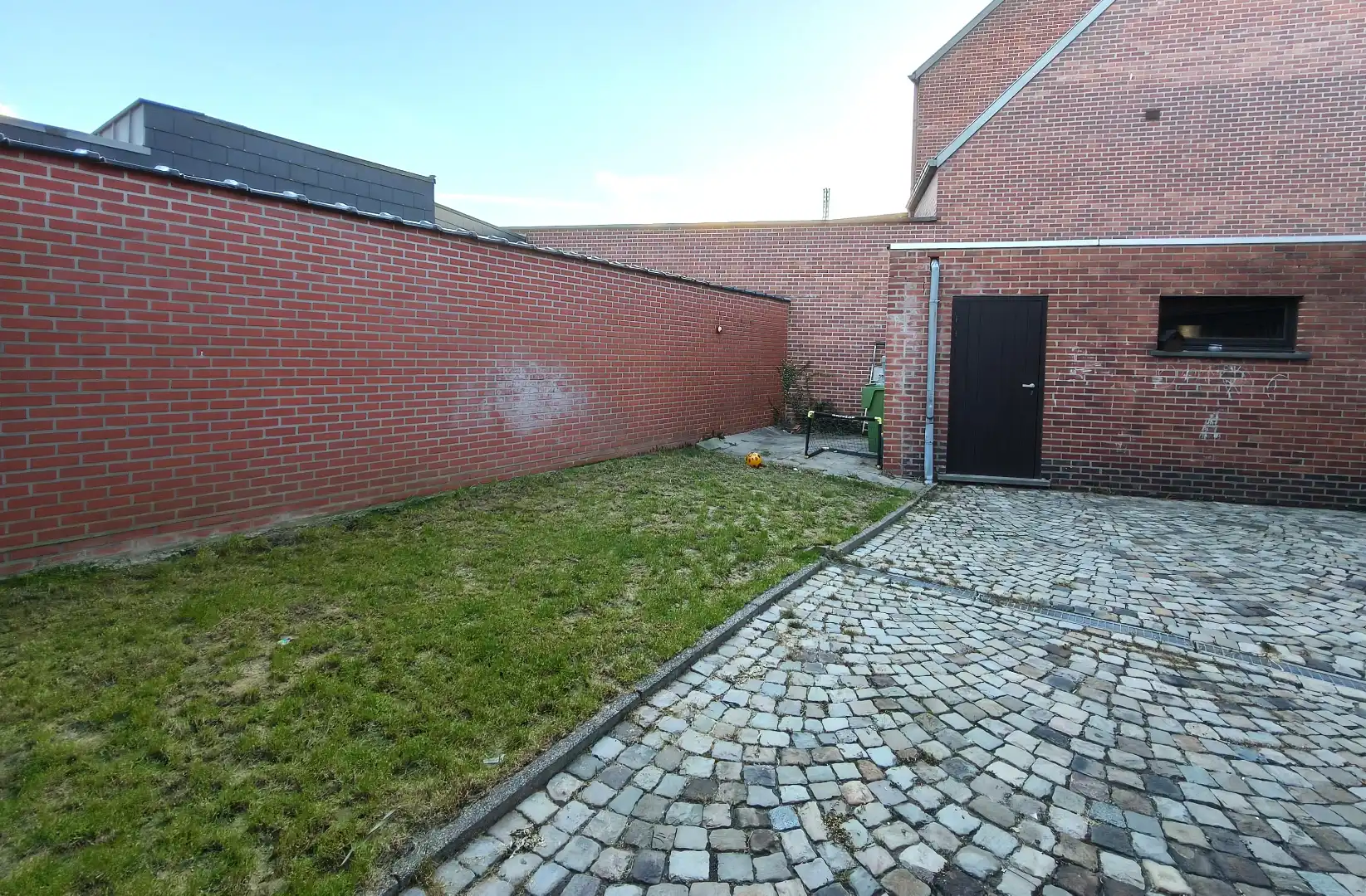 MOOIE WONING MET GARAGE EN TUINTJE foto 7