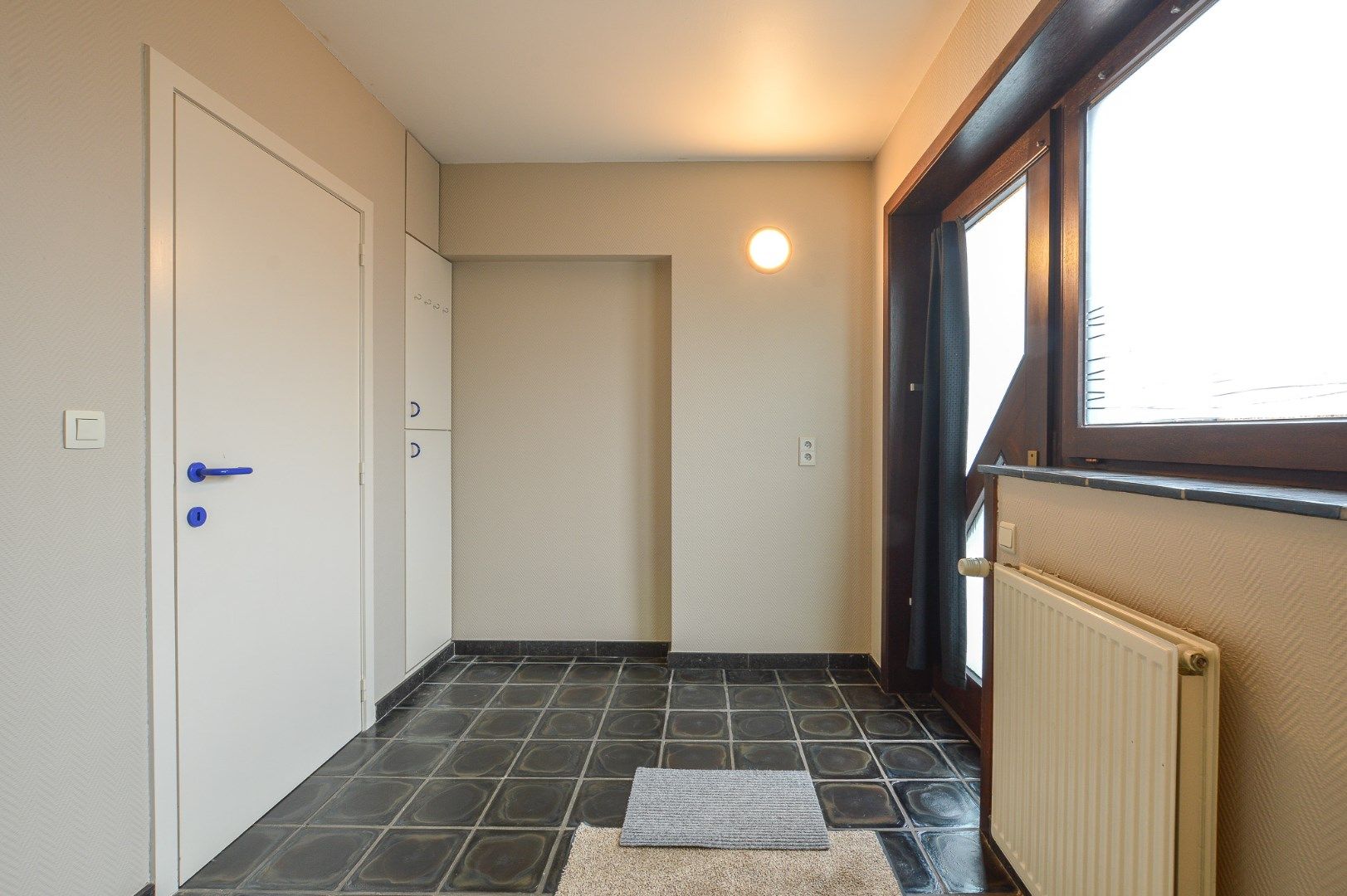 Gelijkvloers appartement met garage te huur te Zandvoorde foto {{pictureIndex}}