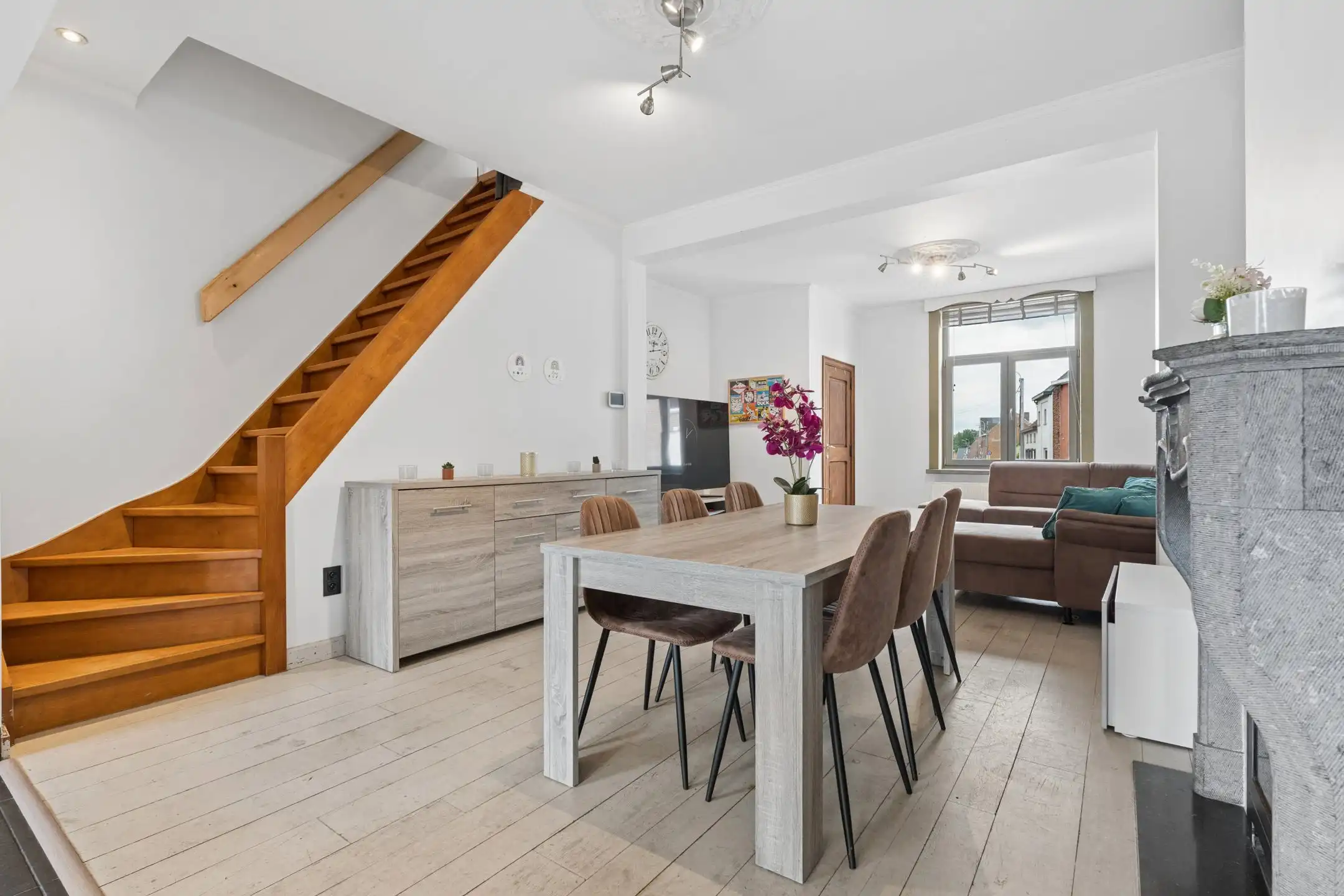 Instapklare, gerenoveerde 2-gevelwoning  foto 4