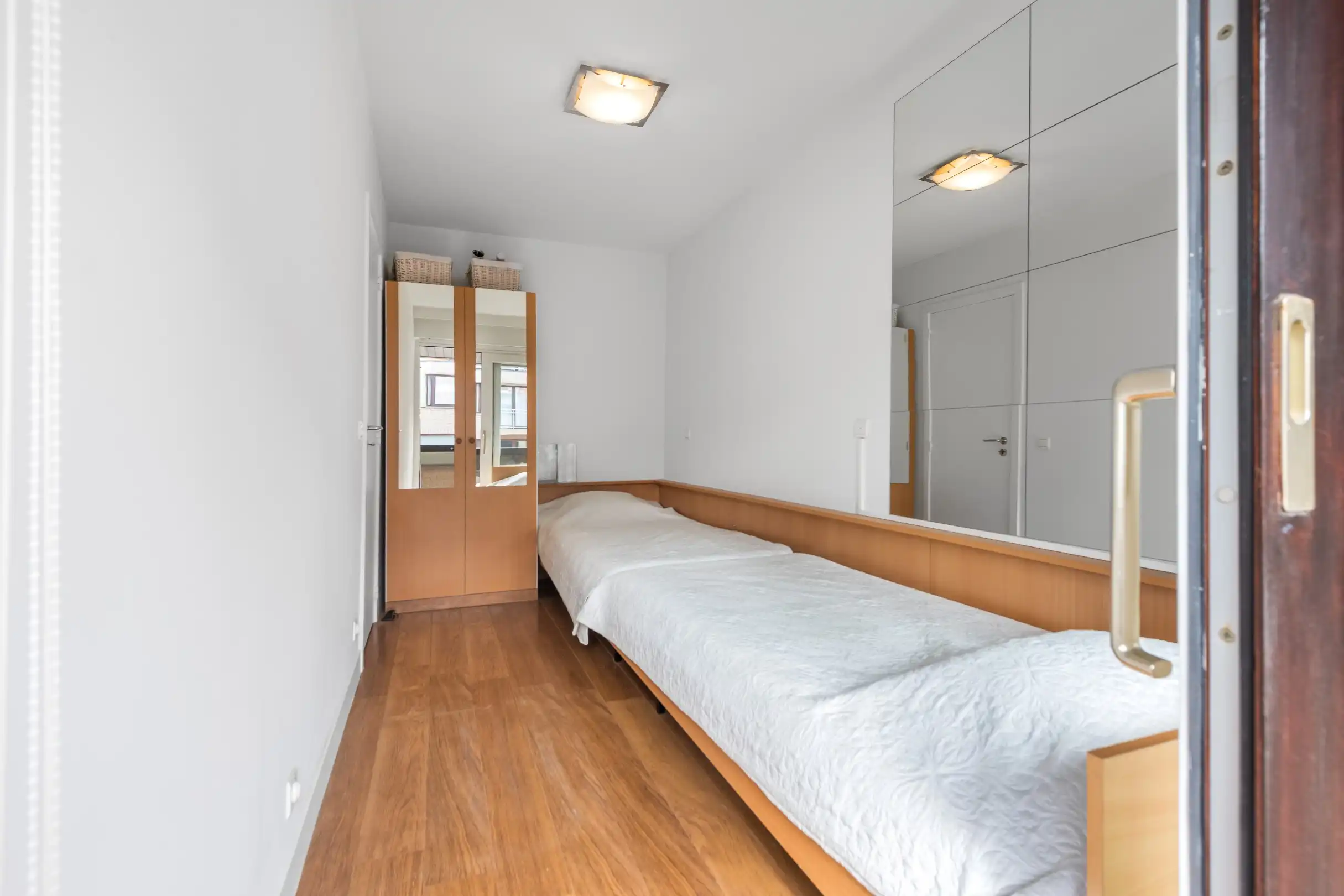 Instapklaar zuidgericht appartement, centraal gelegen dichtbij het strand en de winkels. Parking mogelijk. foto 12